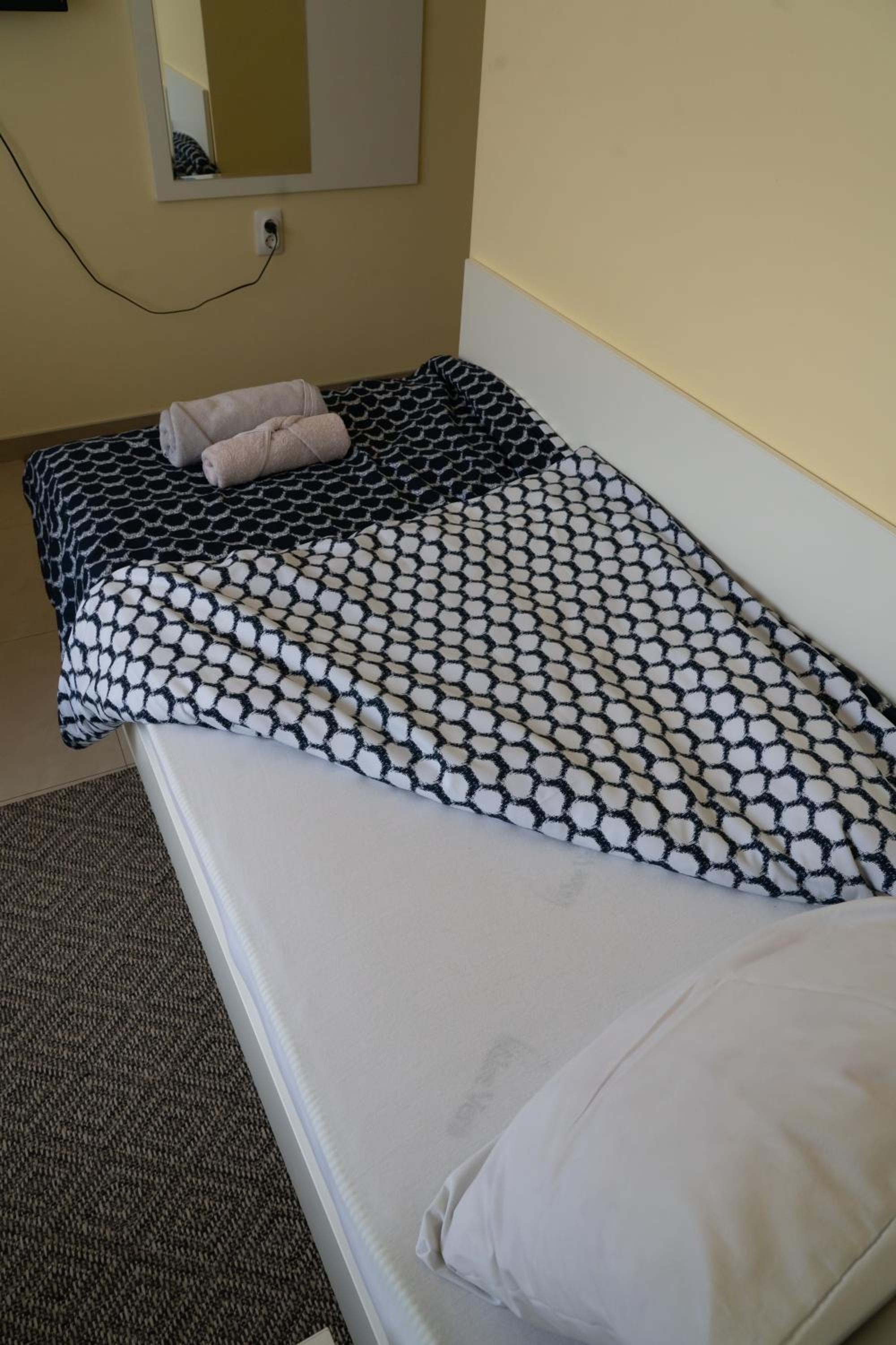 Single Room with Private Bathroom photo 2
