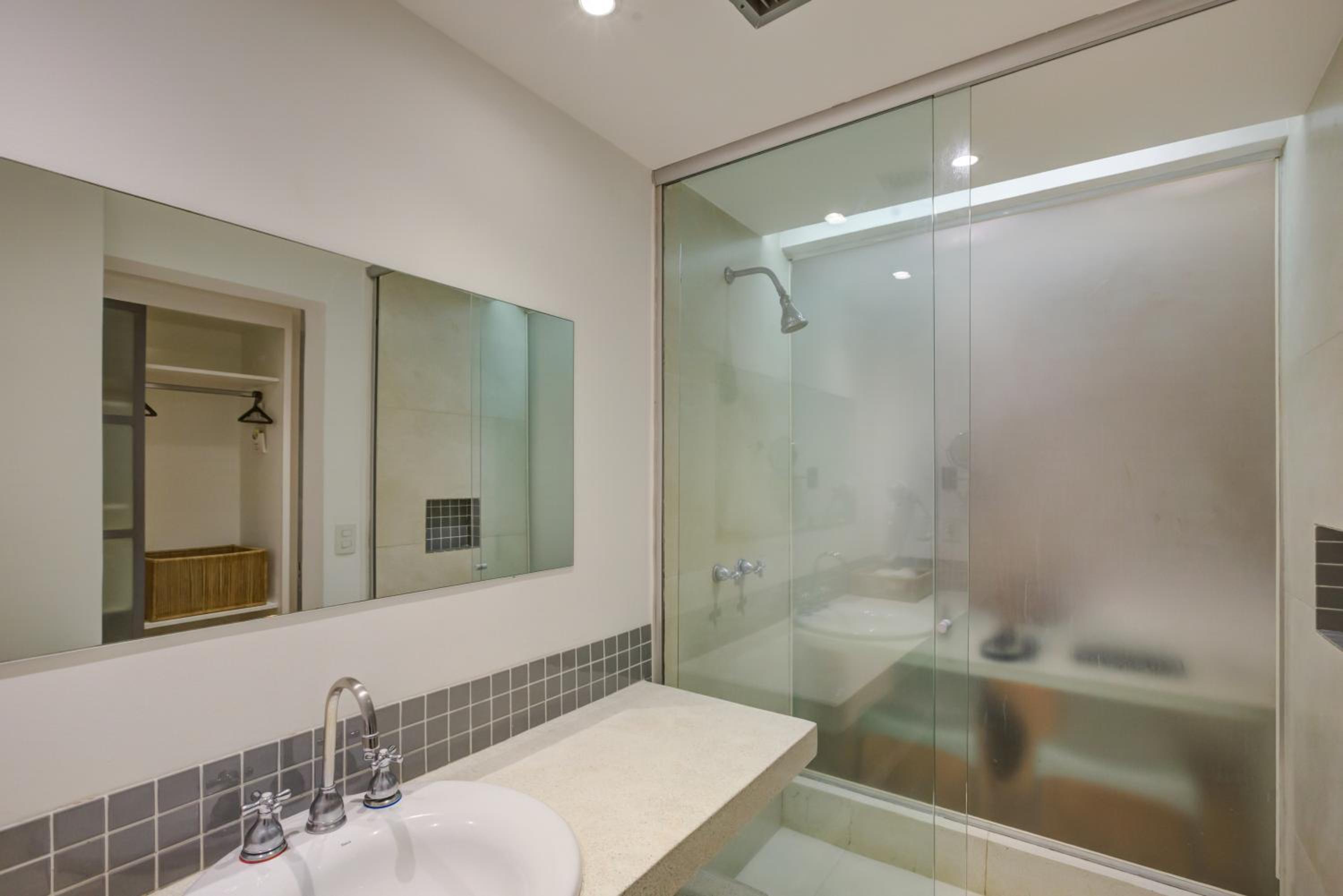 Deluxe Double Room - Photo 23