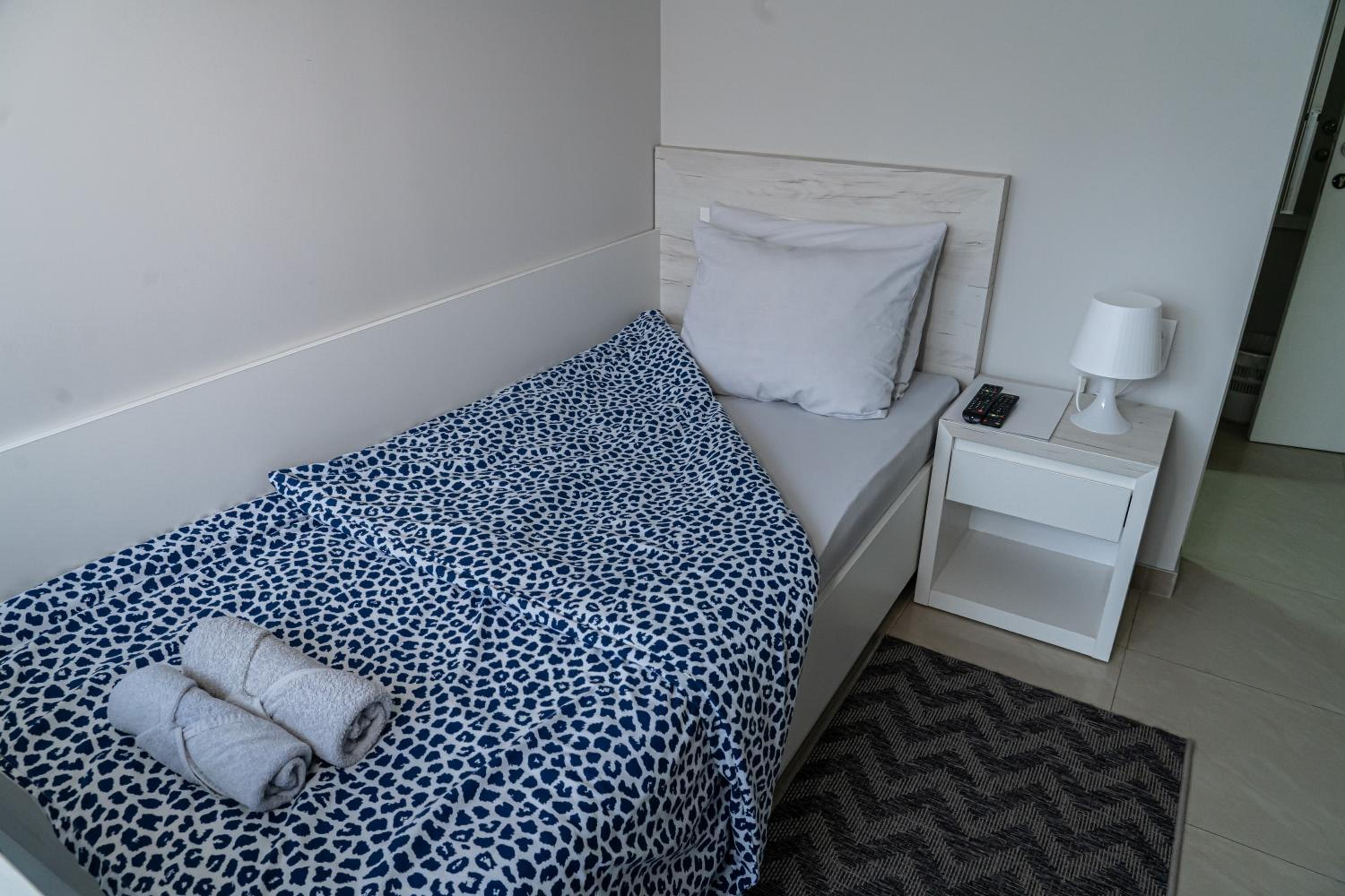 Single Room with Bathroom photo 1