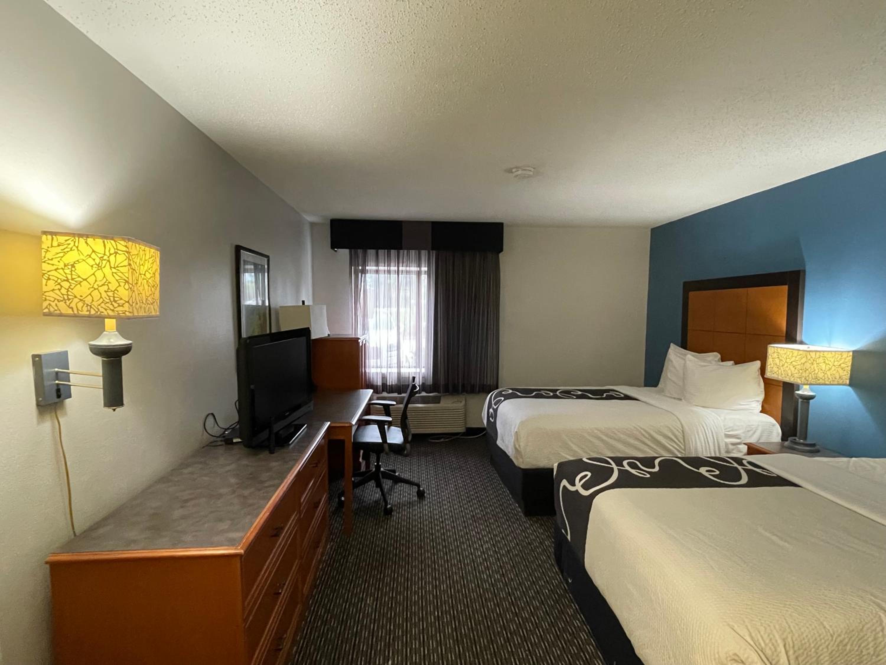 Double Room With Two Double Beds - Photo 1