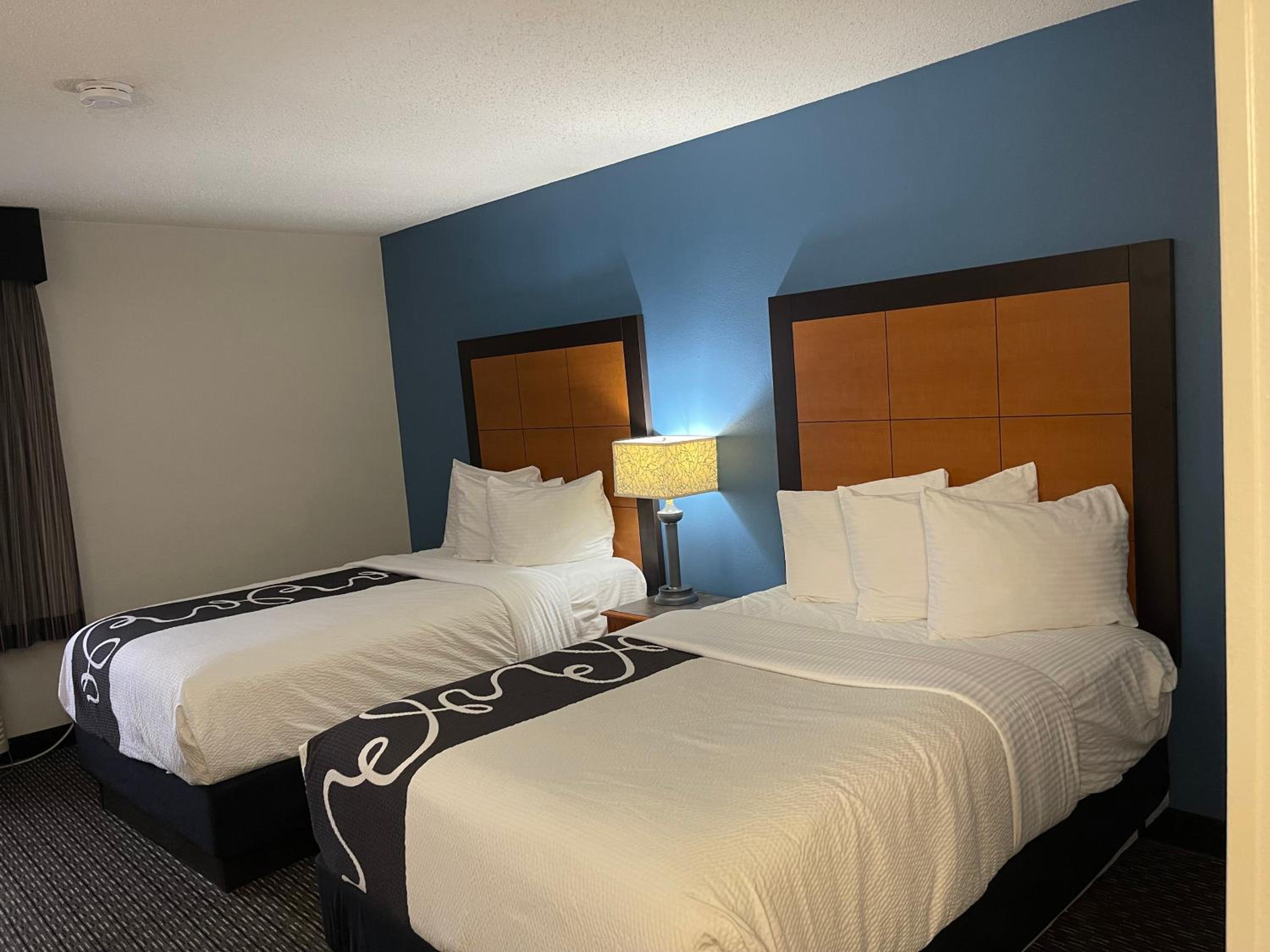 Double Room With Two Double Beds - Photo 2