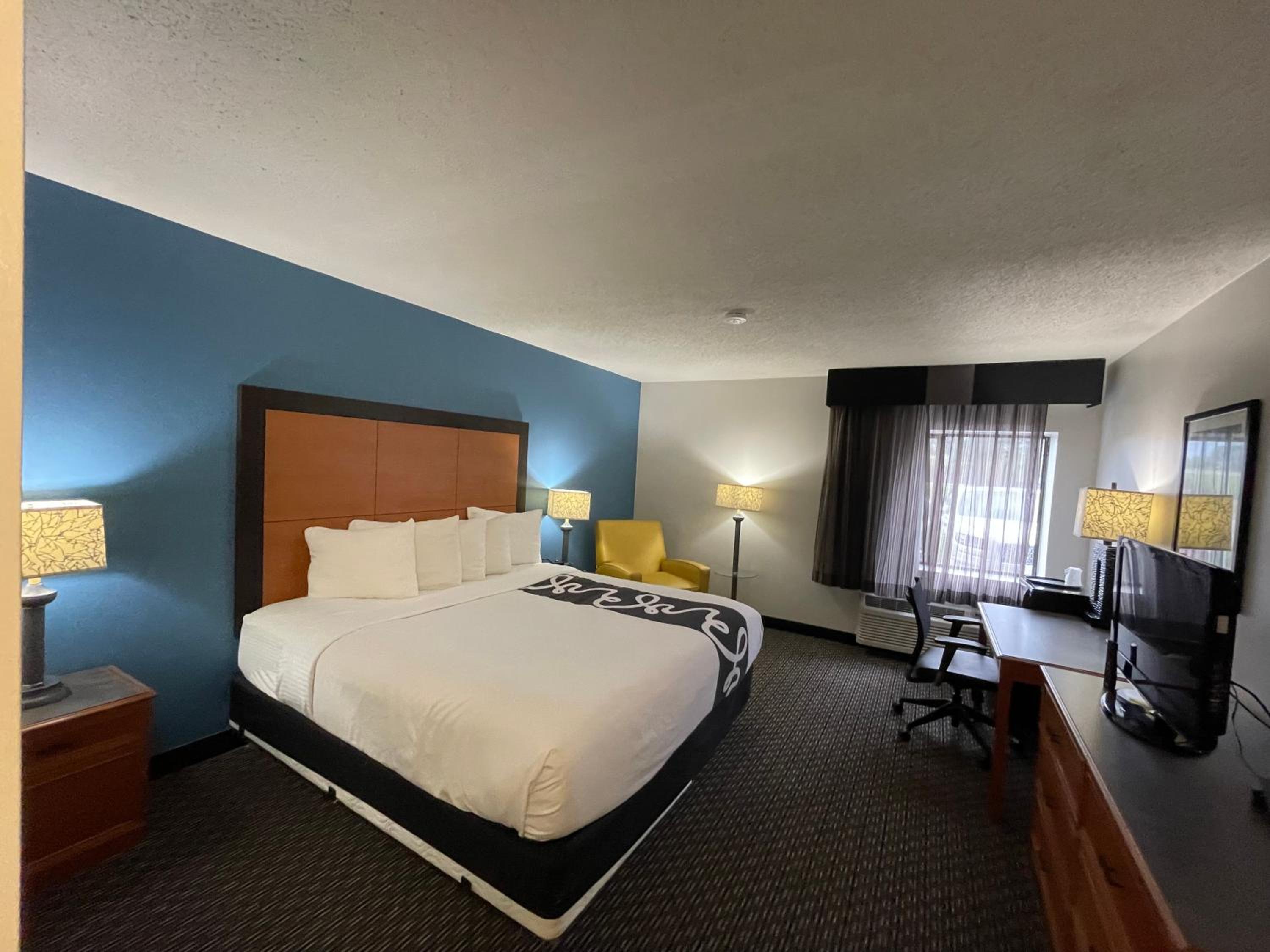 Deluxe King Room photo 1