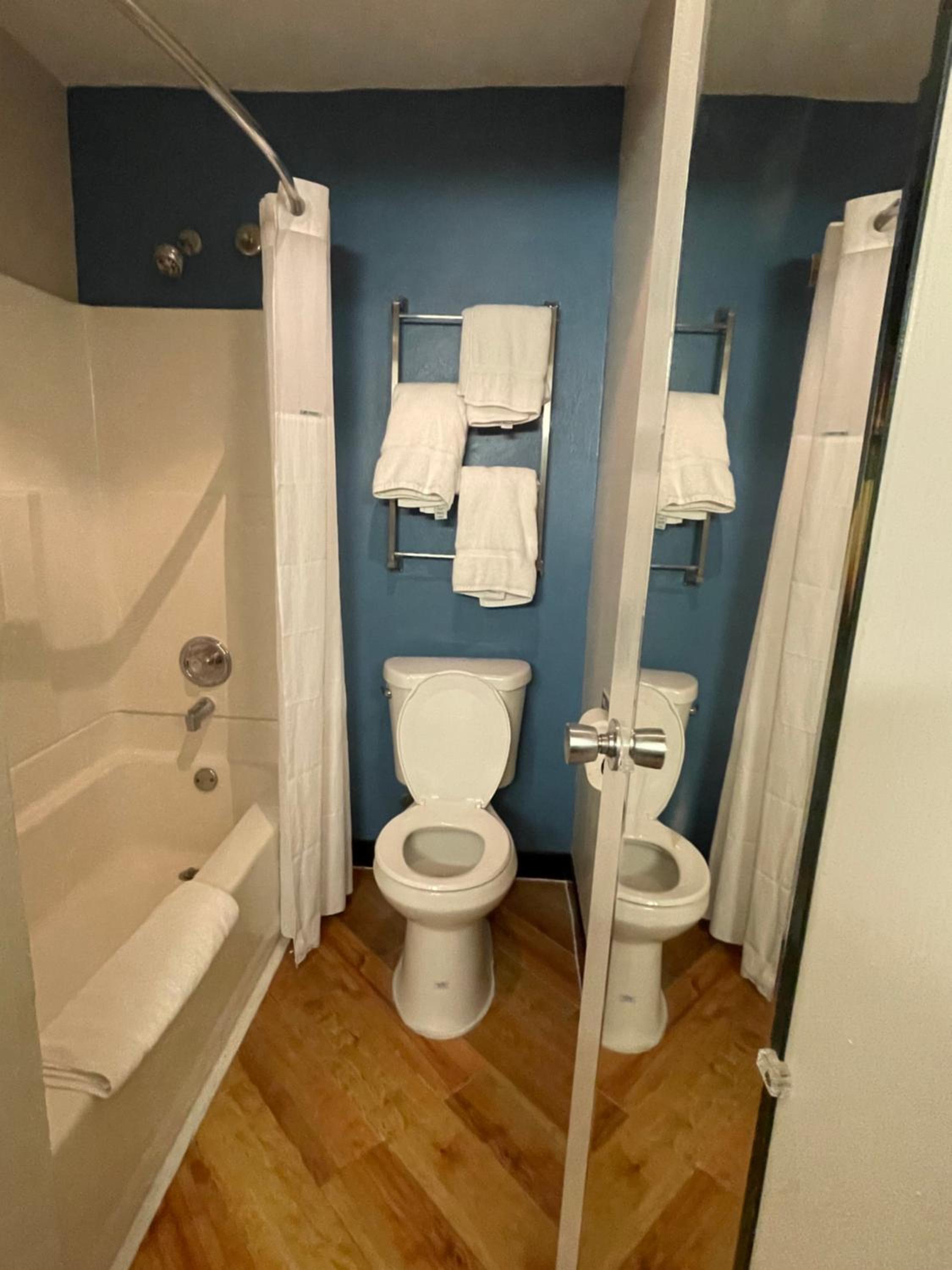 Deluxe King Room photo 2