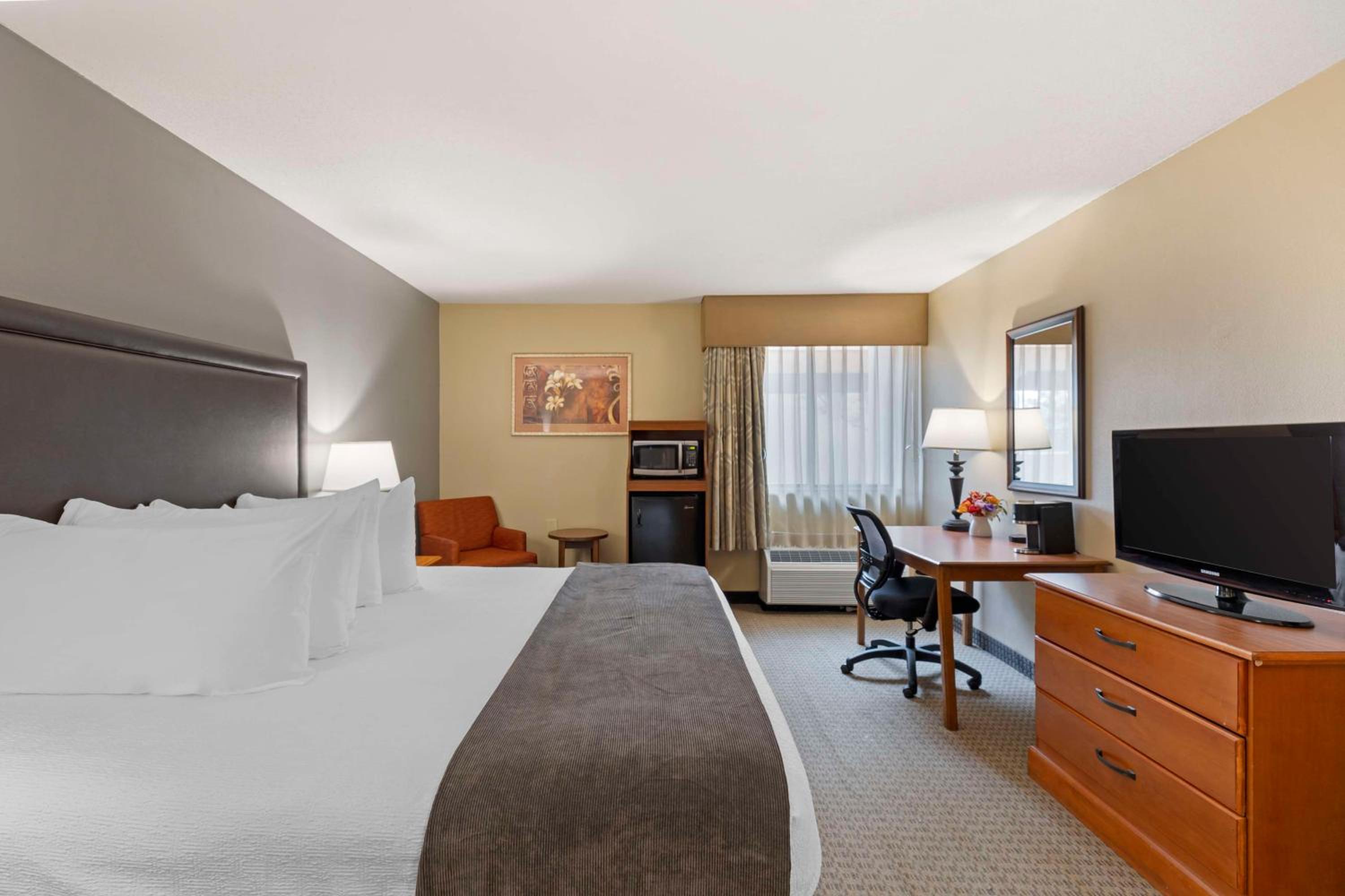 King Room with Bath Tub - Disability Access/Non-Smoking