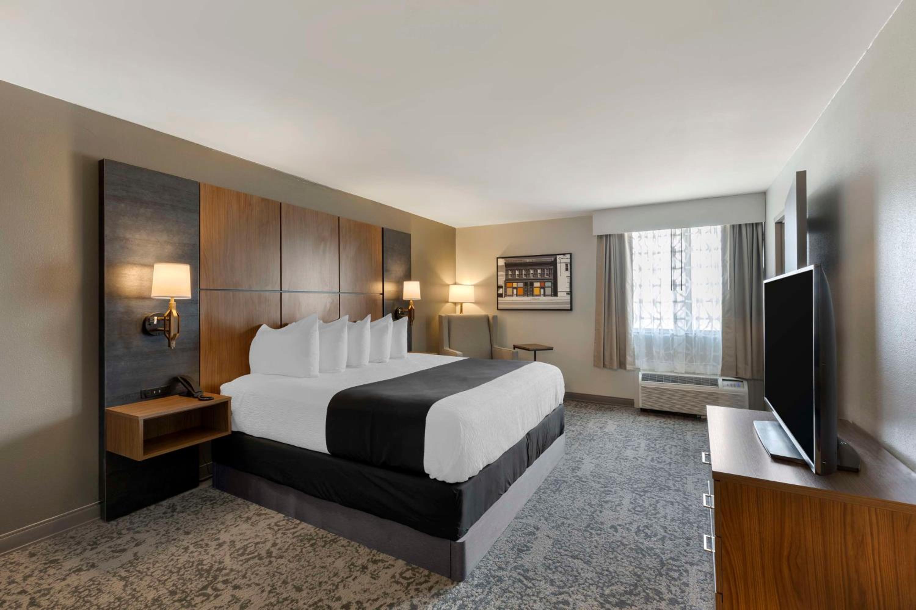 King Suite - Upper Floor - Non-Smoking photo 2
