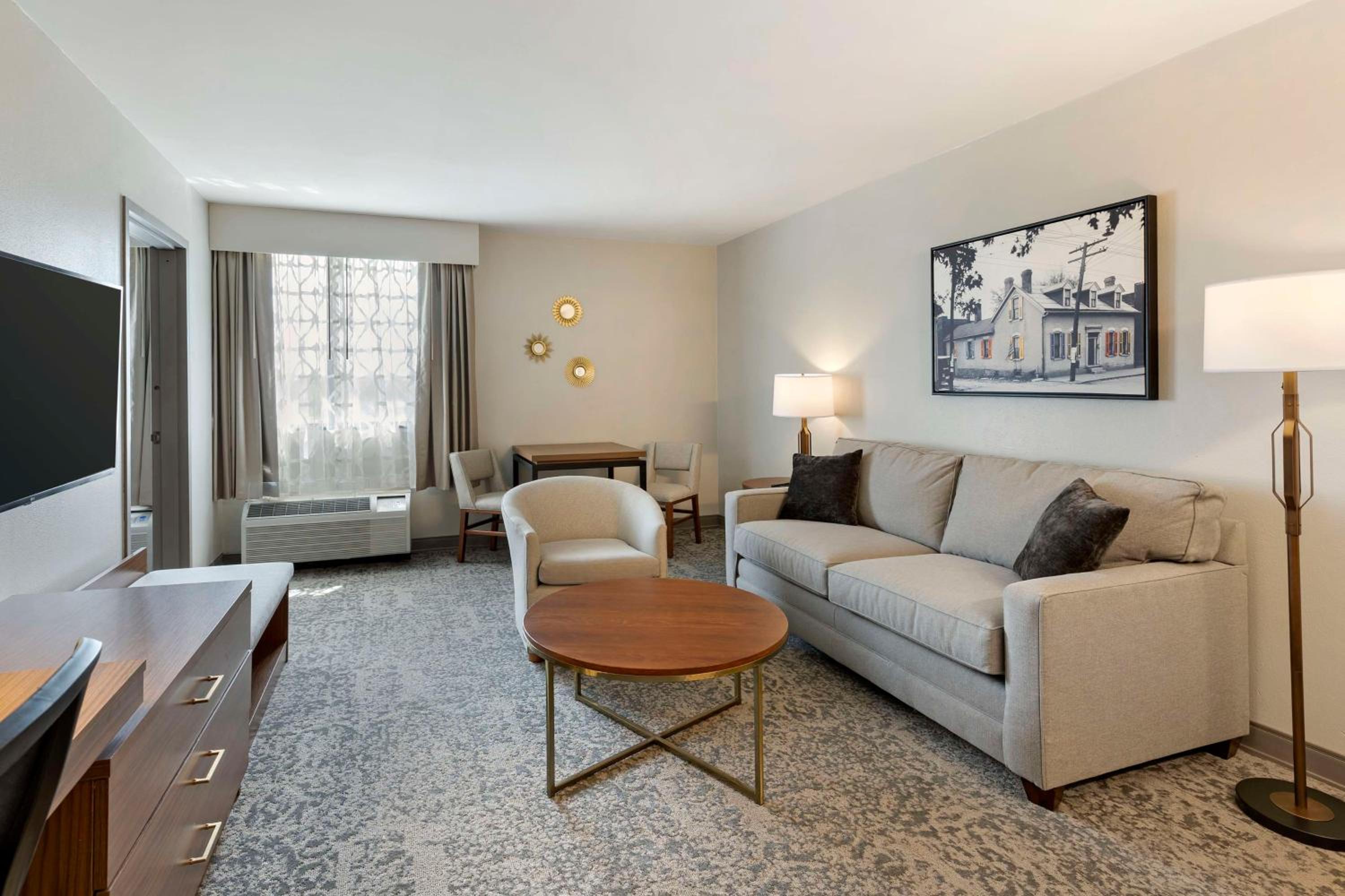 Queen Suite - Upper Floor - Non-Smoking