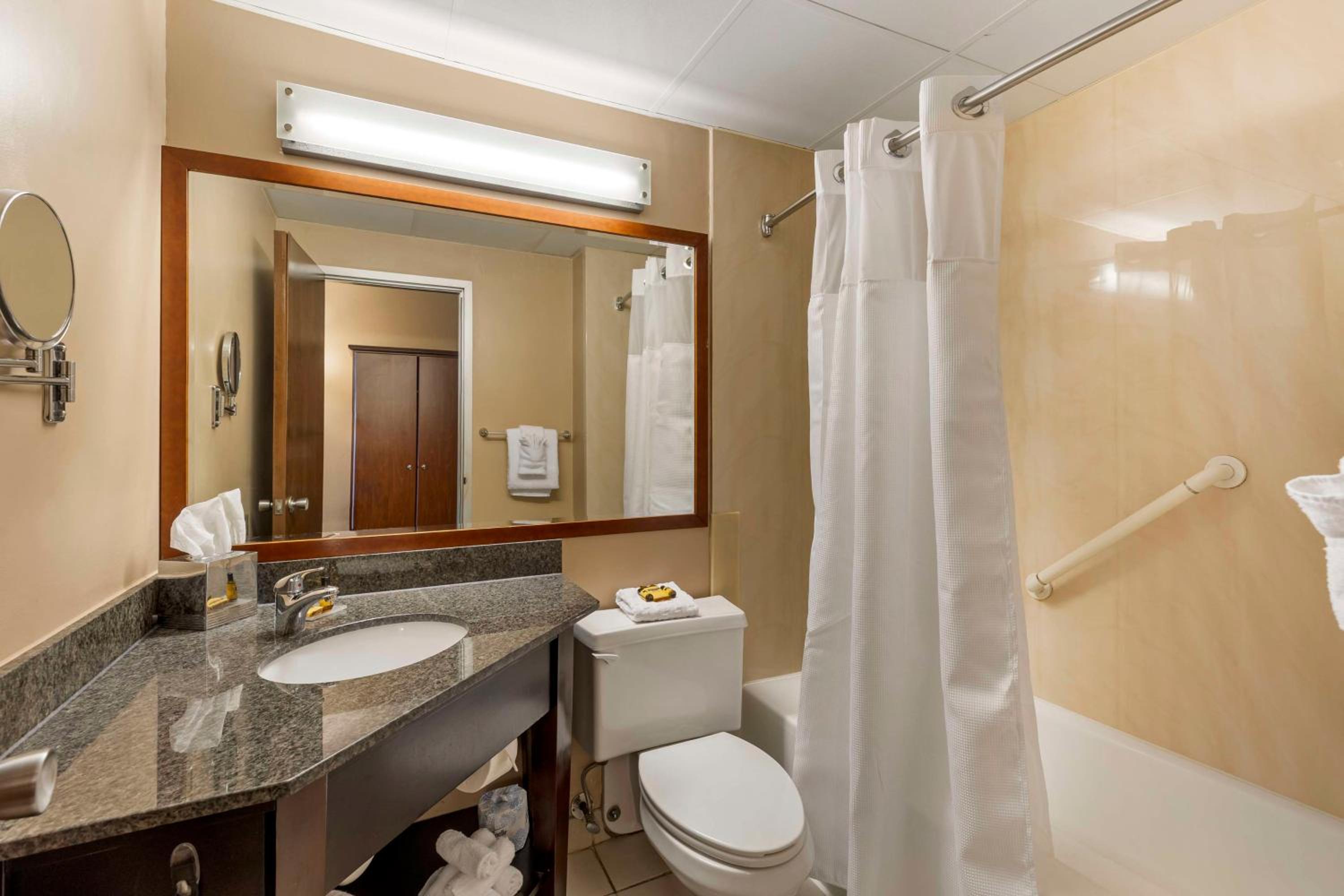 King Room - Non-Smoking photo 2