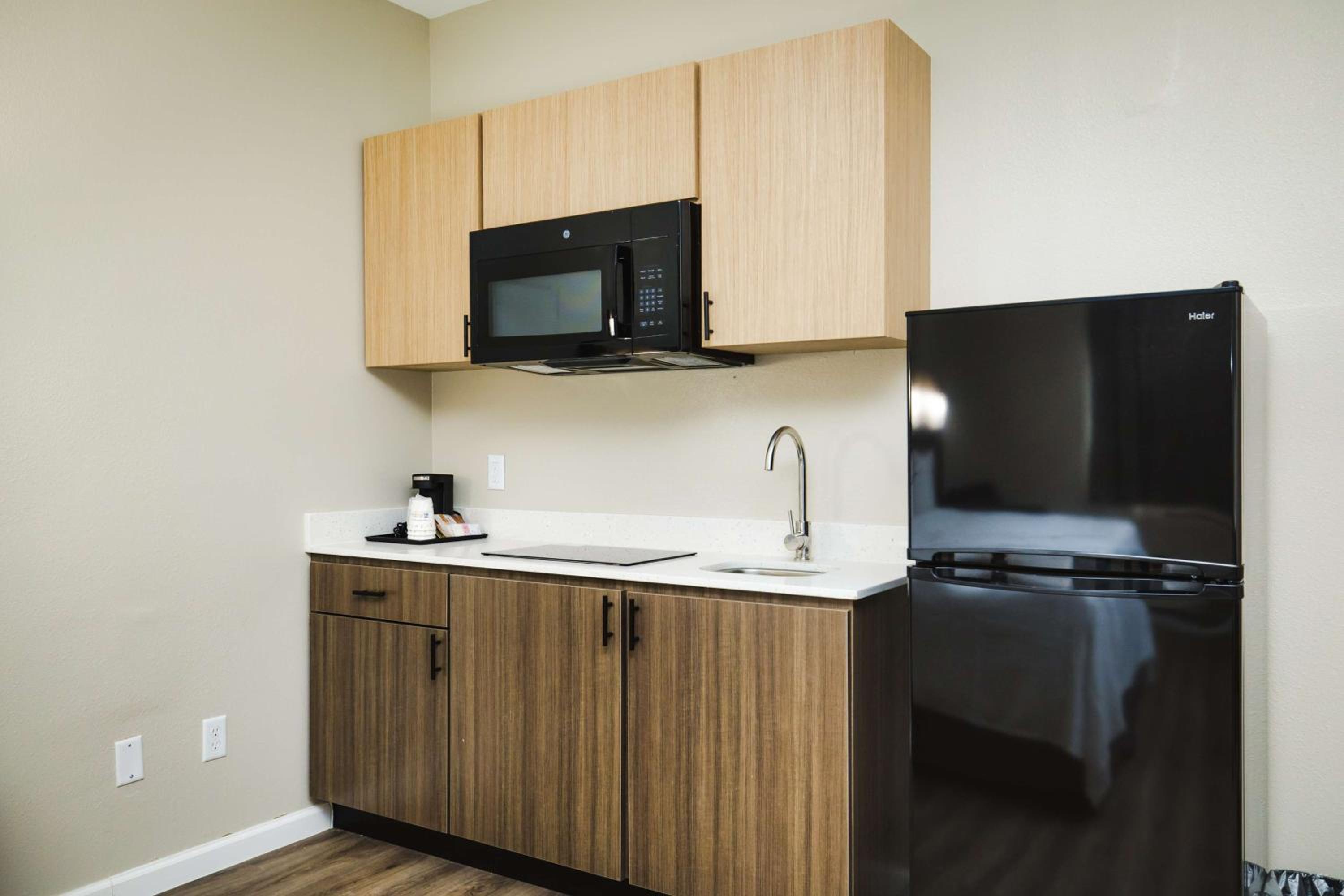 King Room with Kitchenette - Non-Smoking - Photo 3