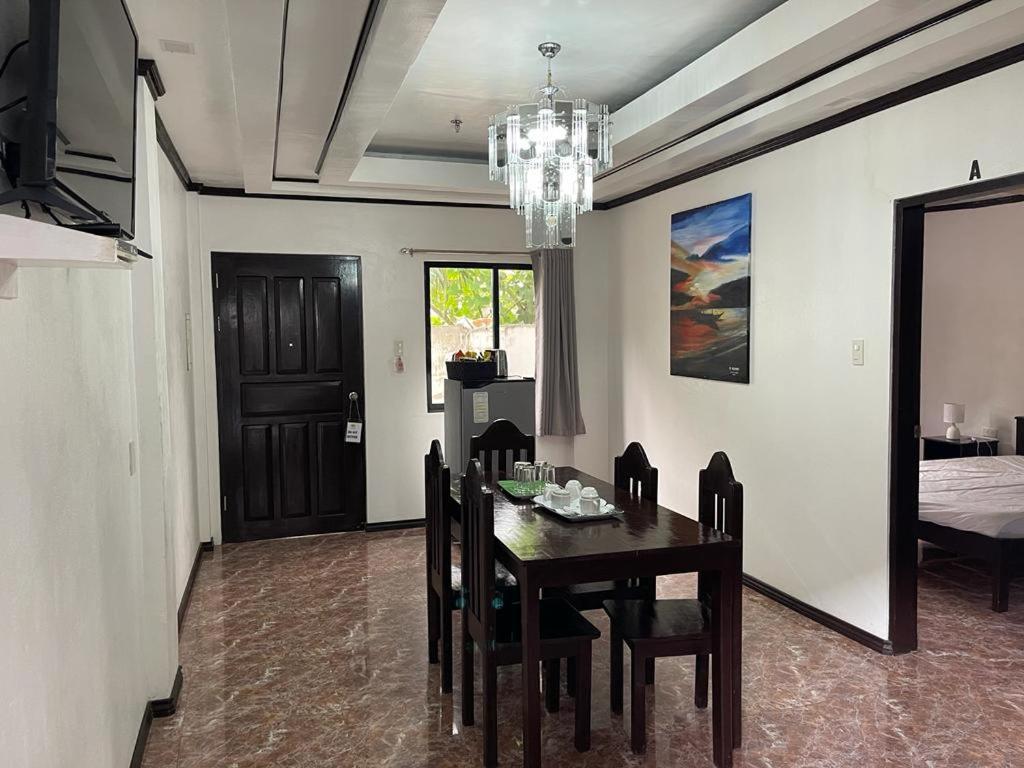 Superior Family Room - Photo 6