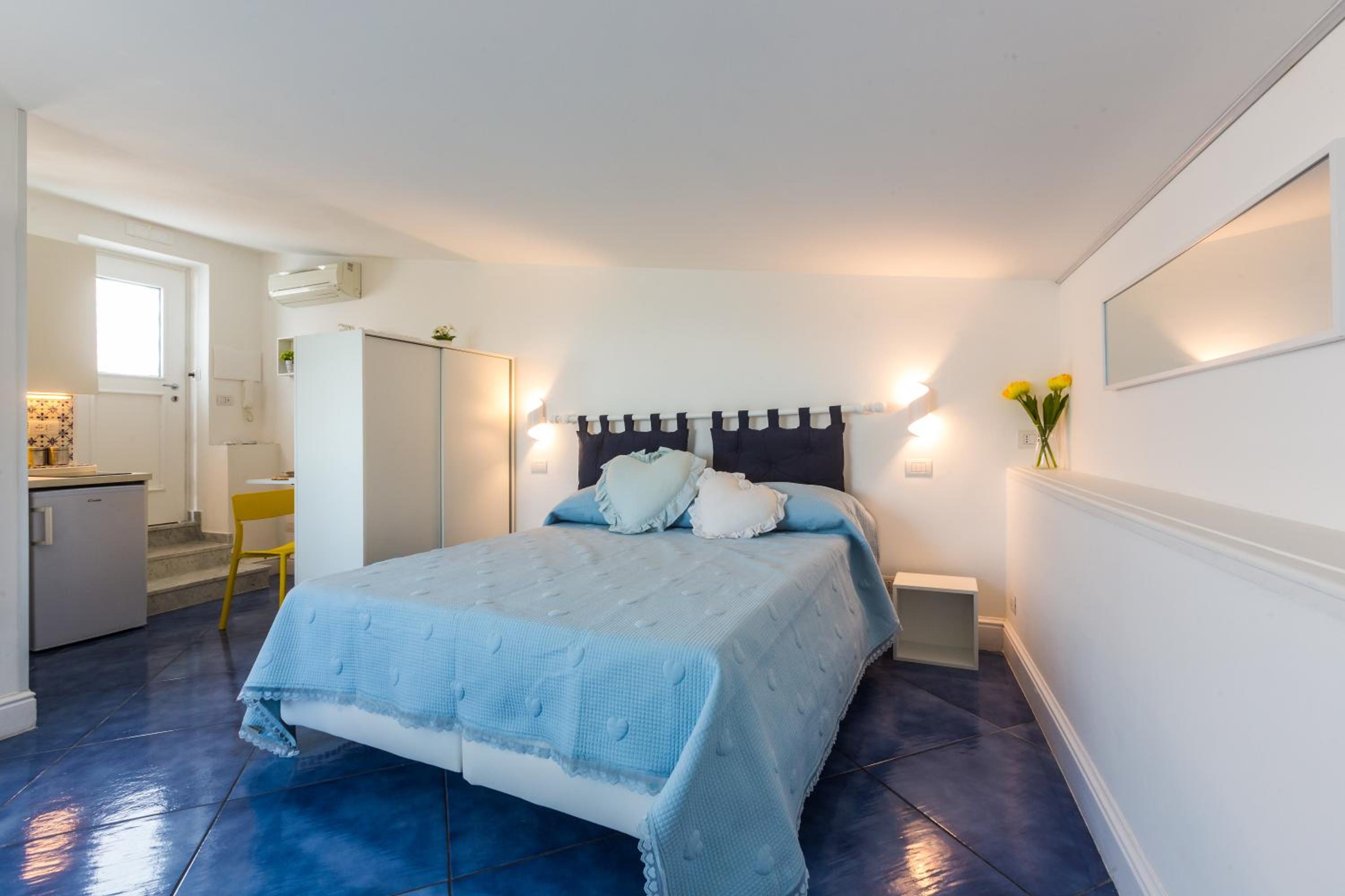 One-Bedroom Apartment - Photo 3