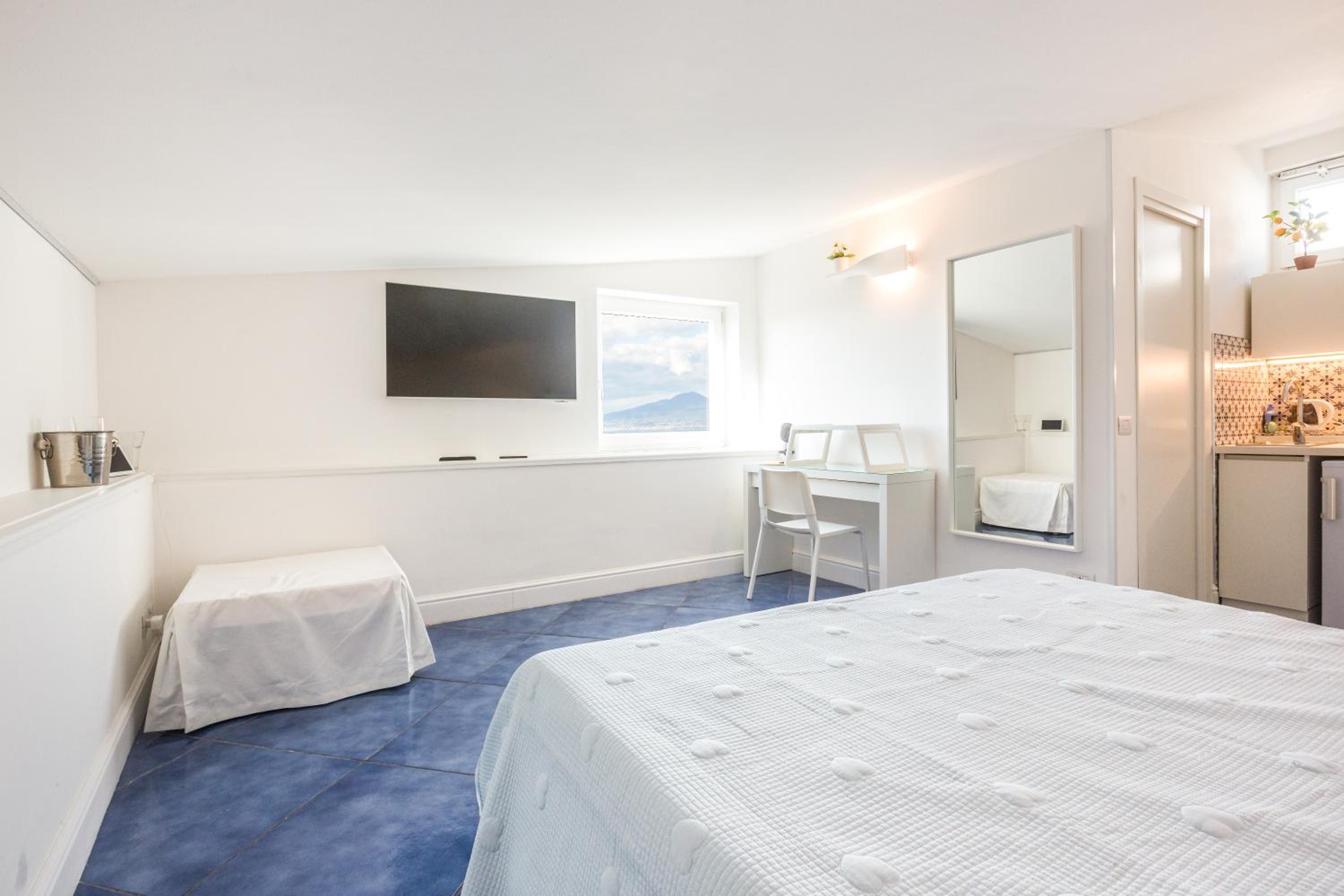 One-Bedroom Apartment - Photo 4