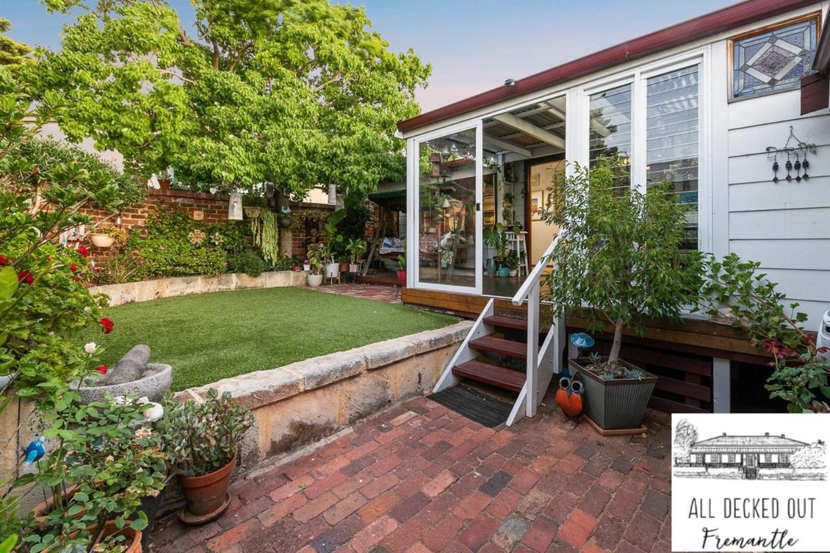 Three-Bedroom House photo 2