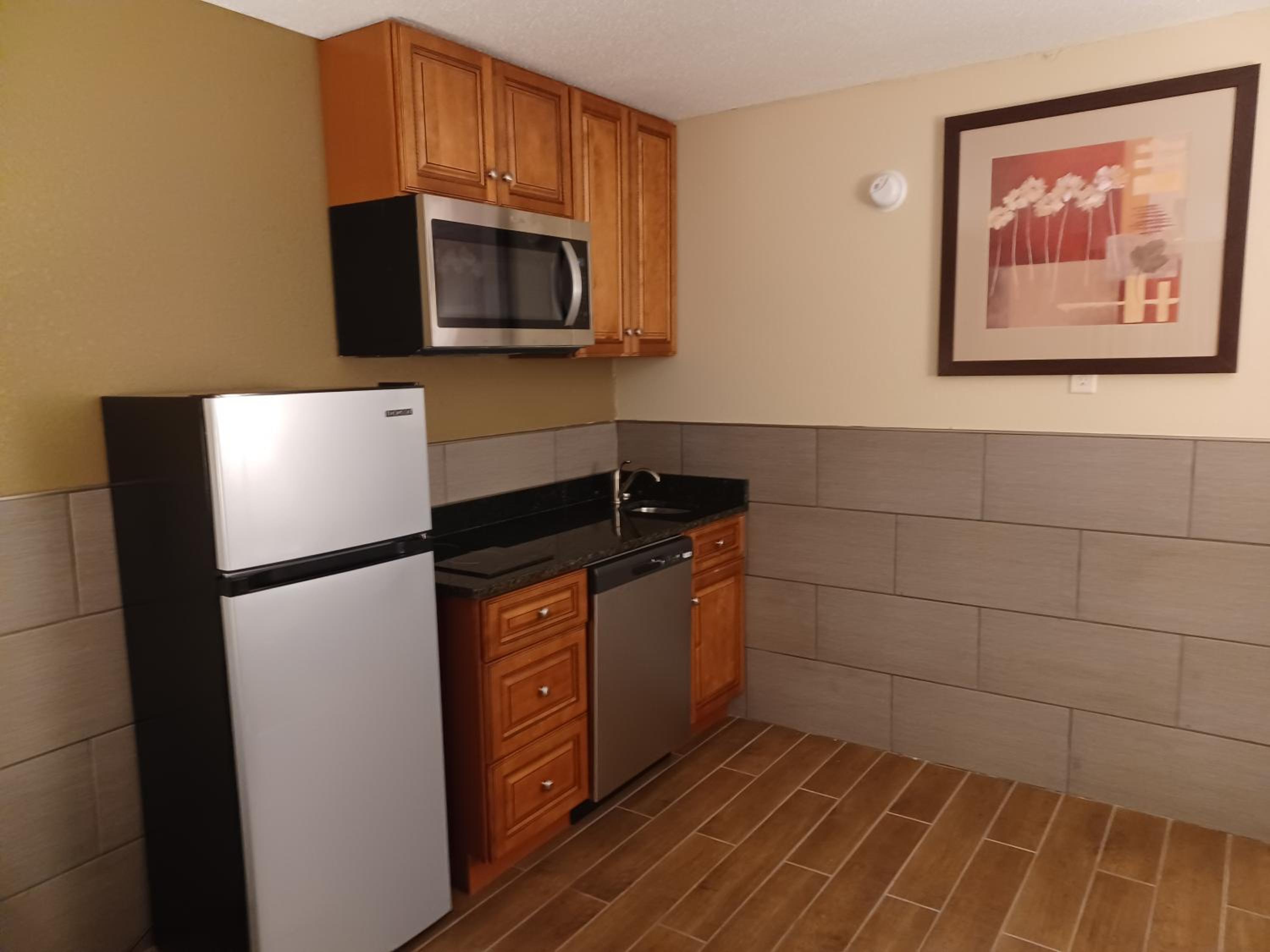 Superior Queen Room with Refrigerator - Non Smoking photo 2