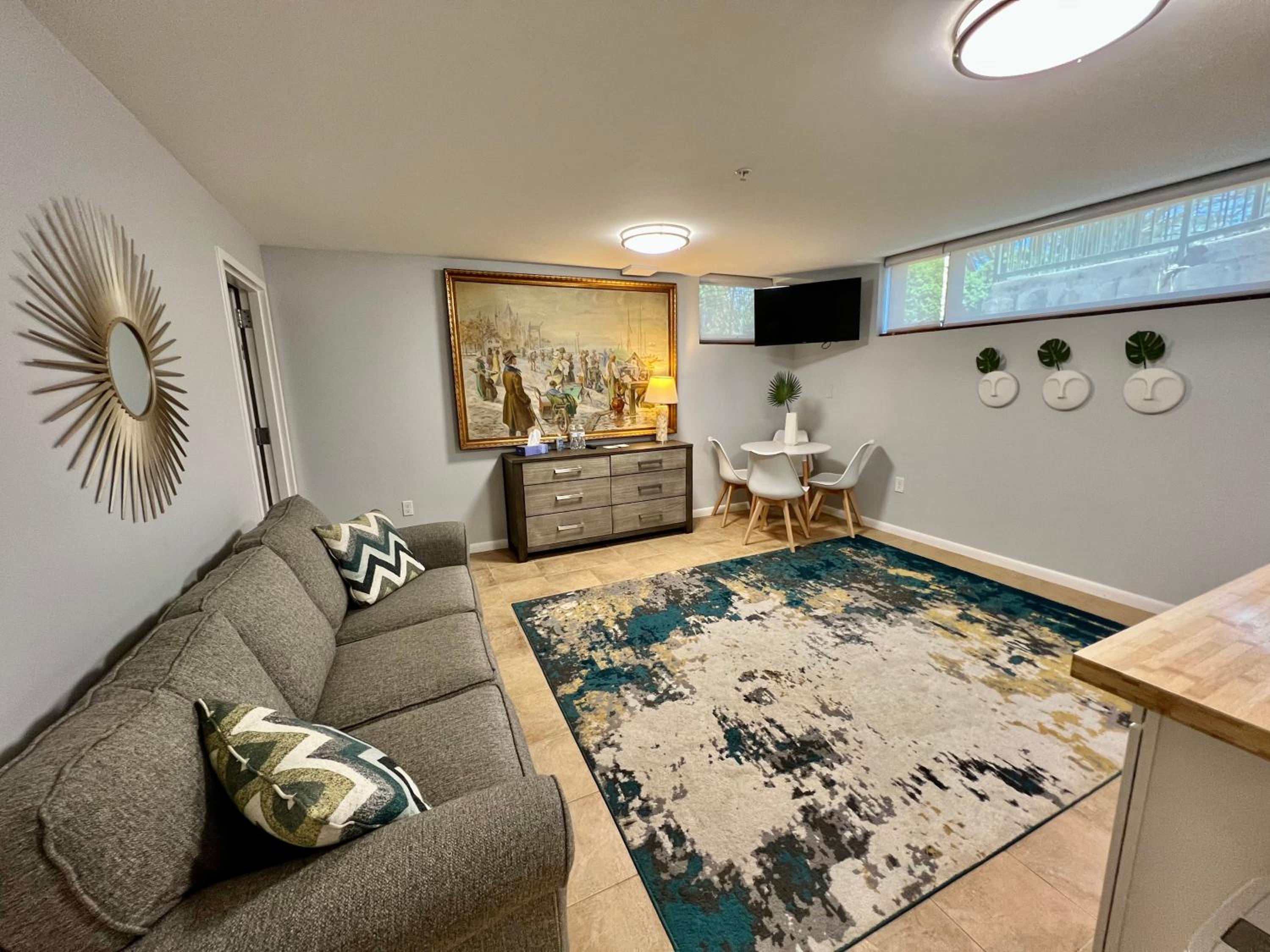Deluxe King Suite - Photo 1