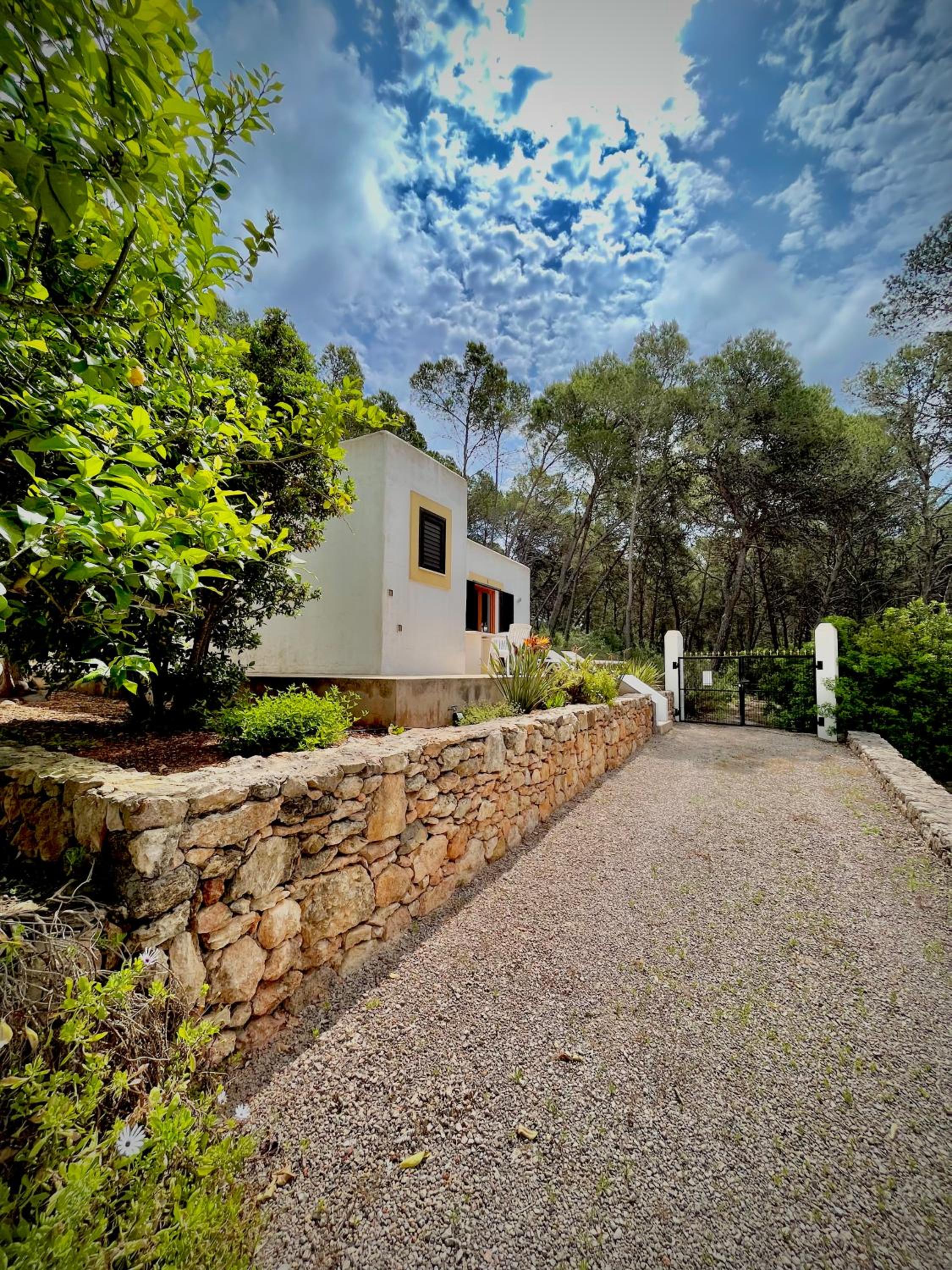 Bungalow (3 Adults) photo 1