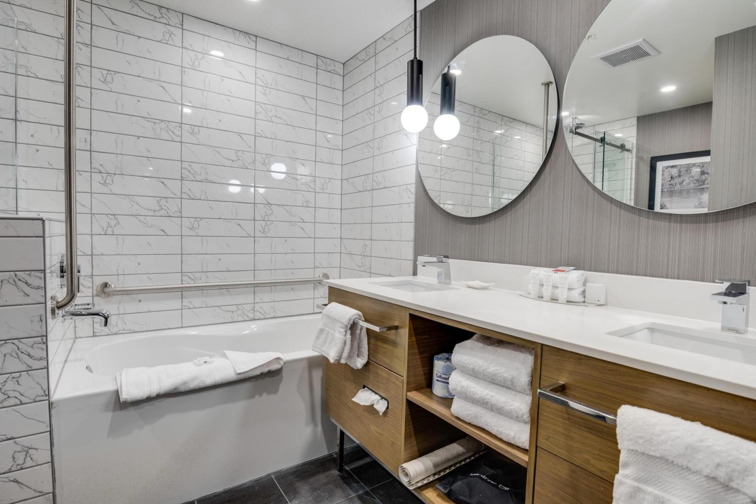 Standard Suite, 1 Queen Bed, Sofa Bed, Kitchenette - Photo 3