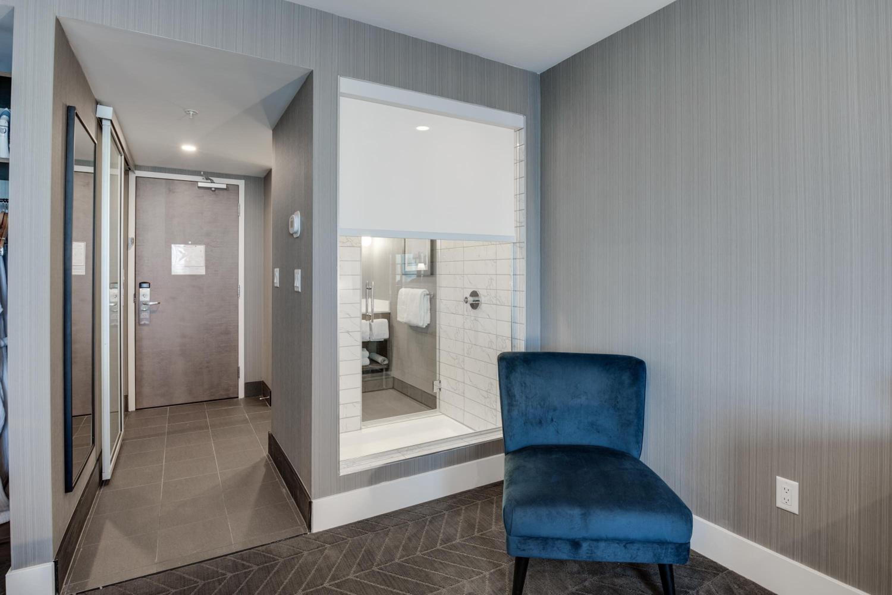 Standard Room, 1 King Bed, Sofa Bed, Euro Style Shower - Photo 6