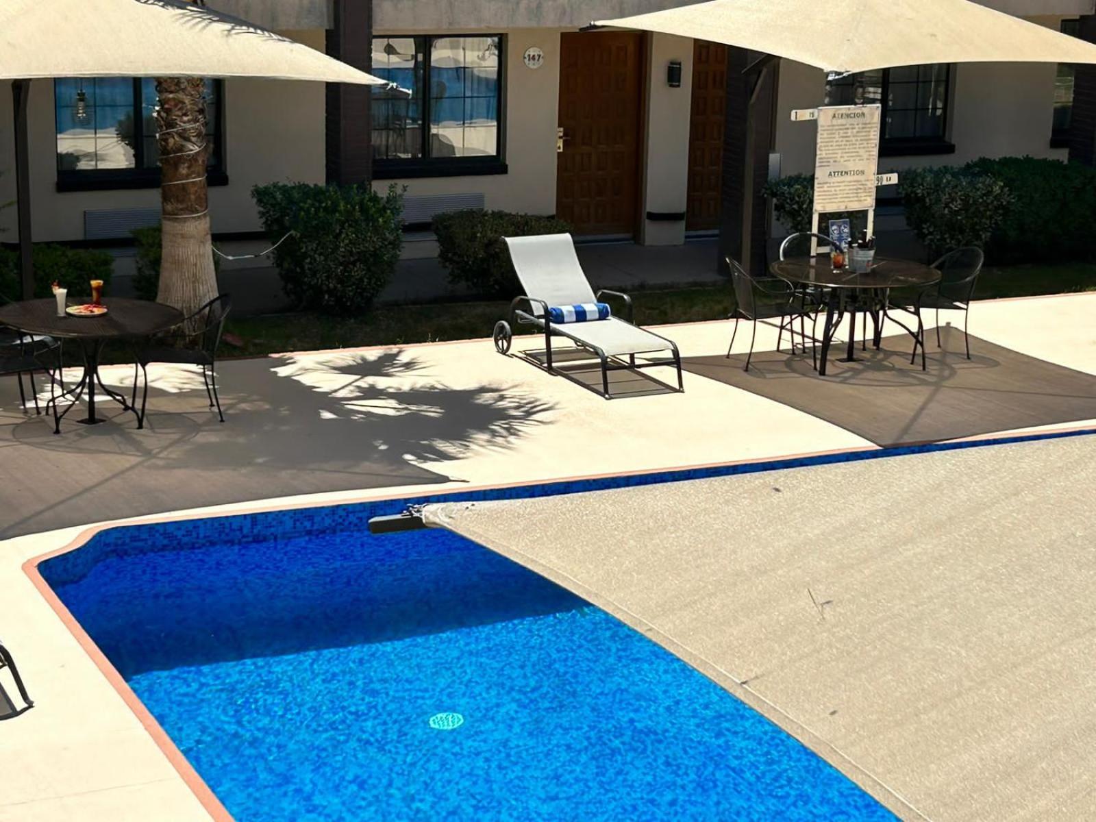 Double Room with Pool View photo 3