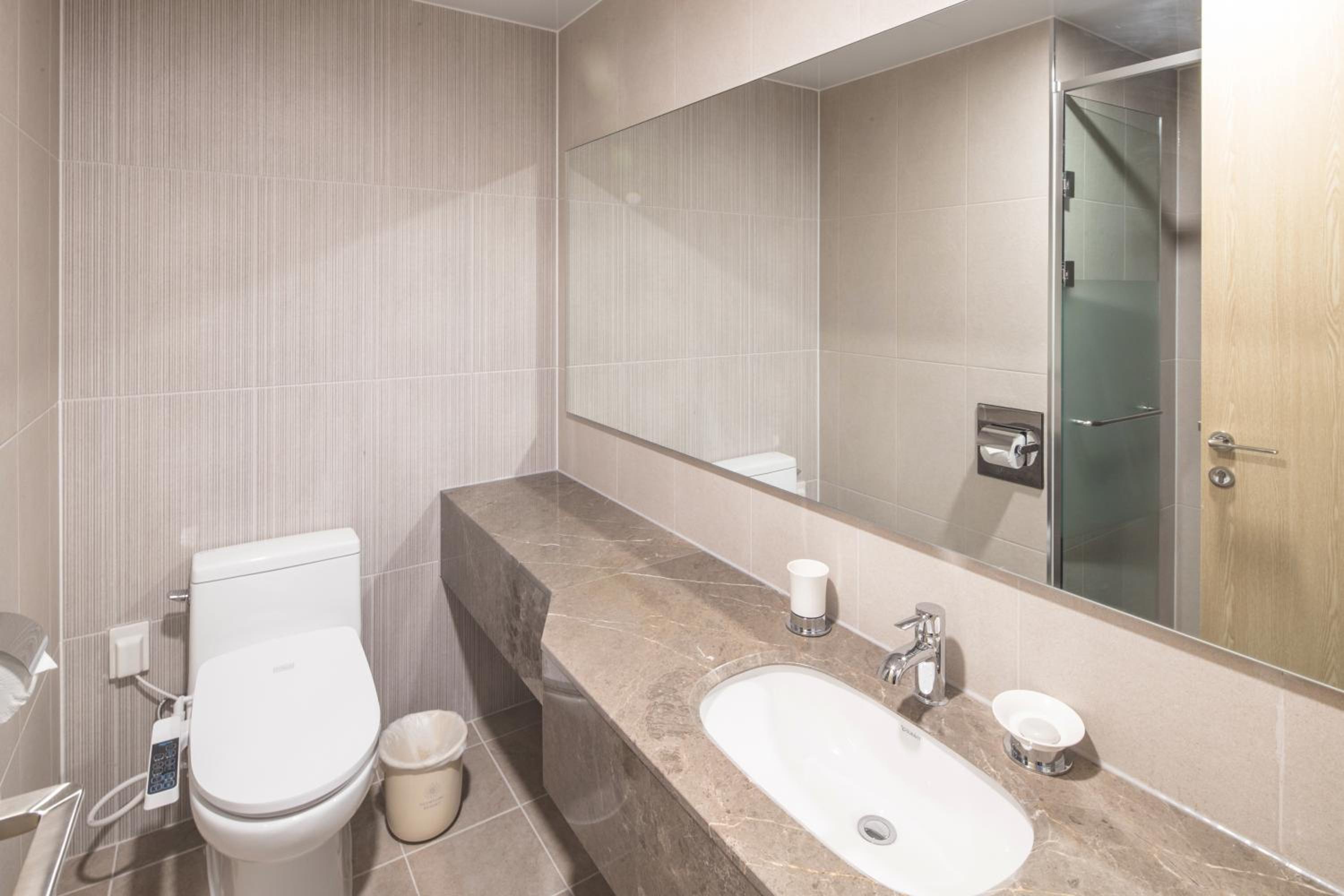 Special Offer - Free Room Upgrade from Family Room without Kitchenette to Suite without Kitchenette photo 3