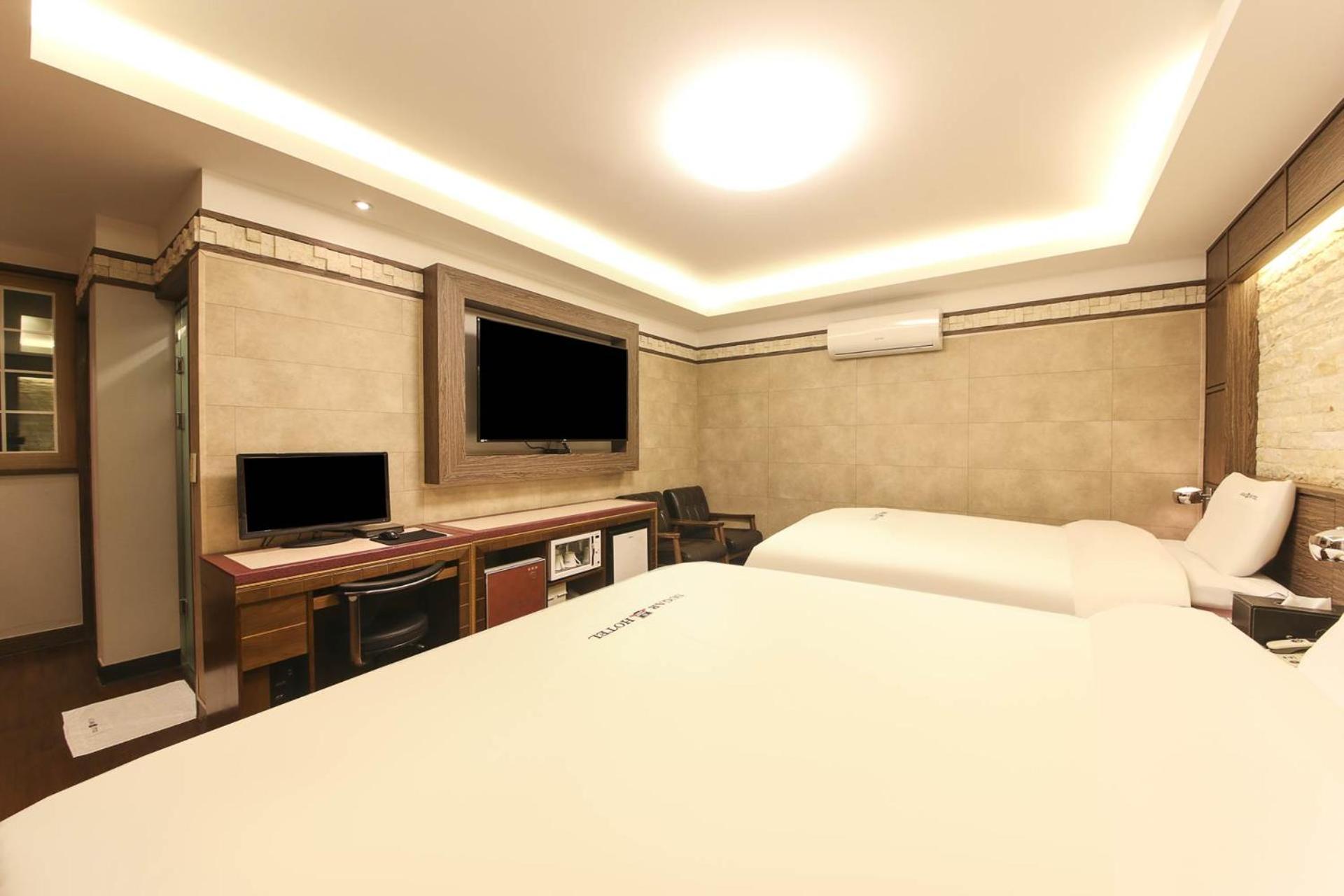 Deluxe Twin Room photo 2
