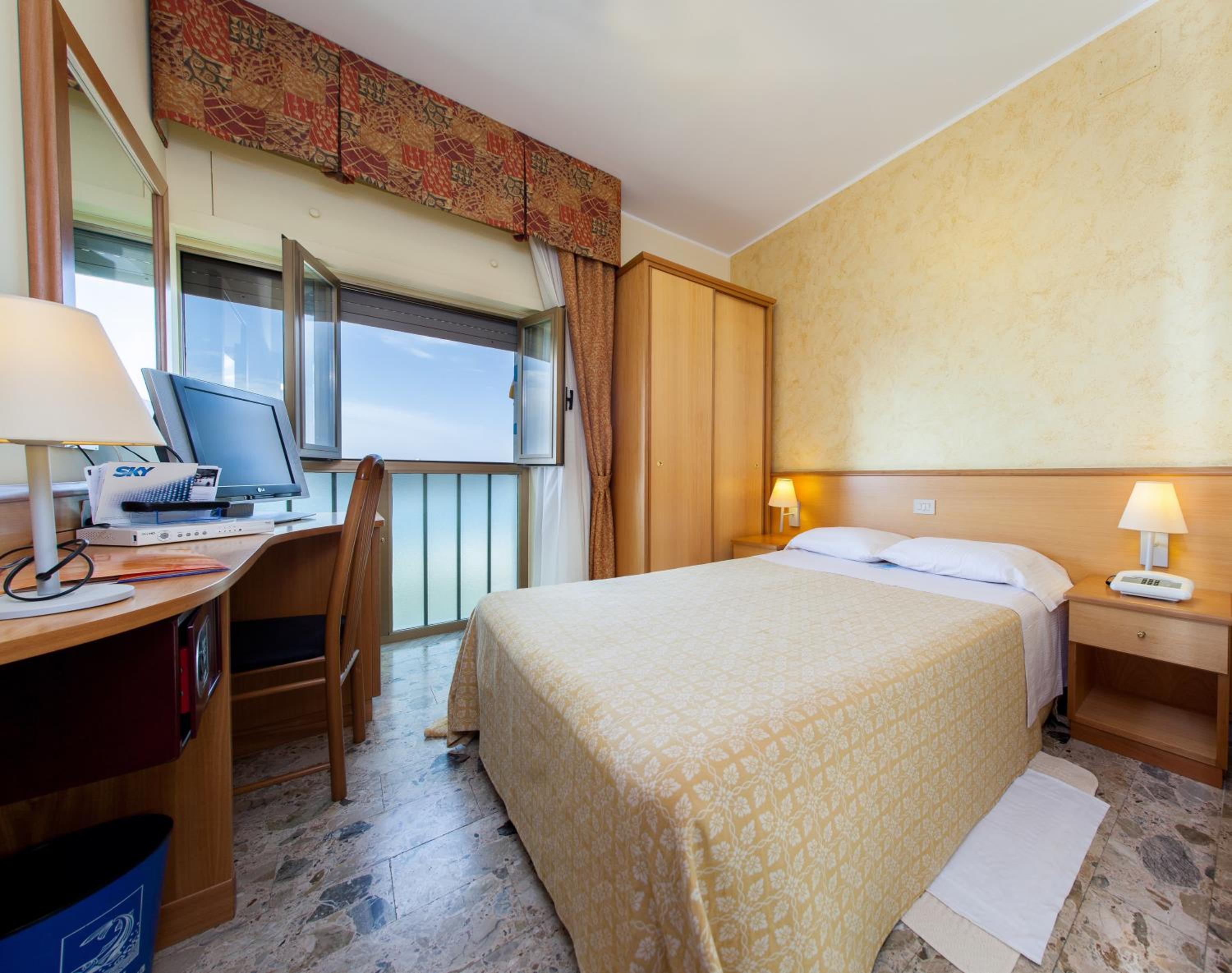 Small Double Room photo 2