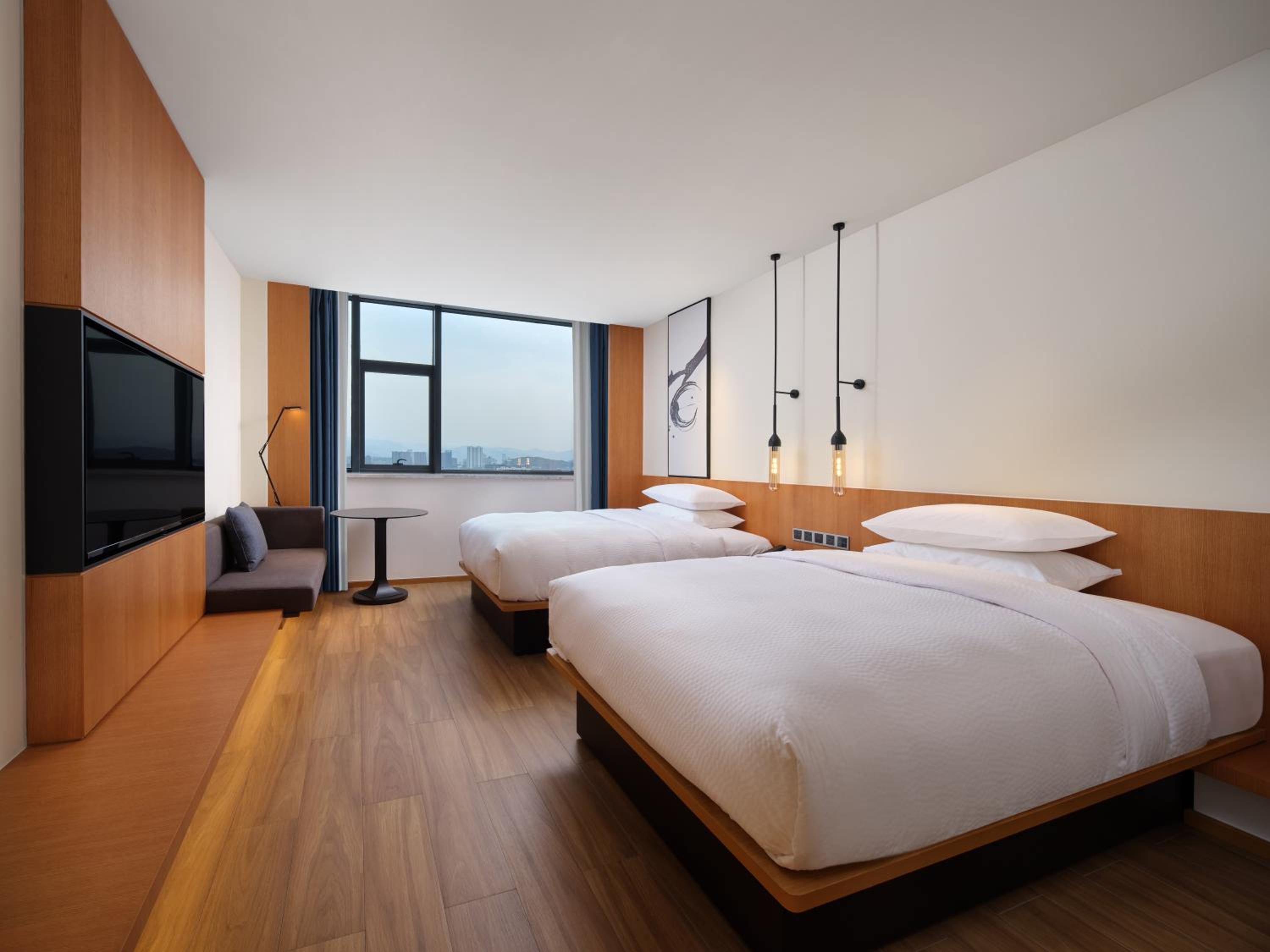 Standard Double Room with Two Double Beds and City View photo 2