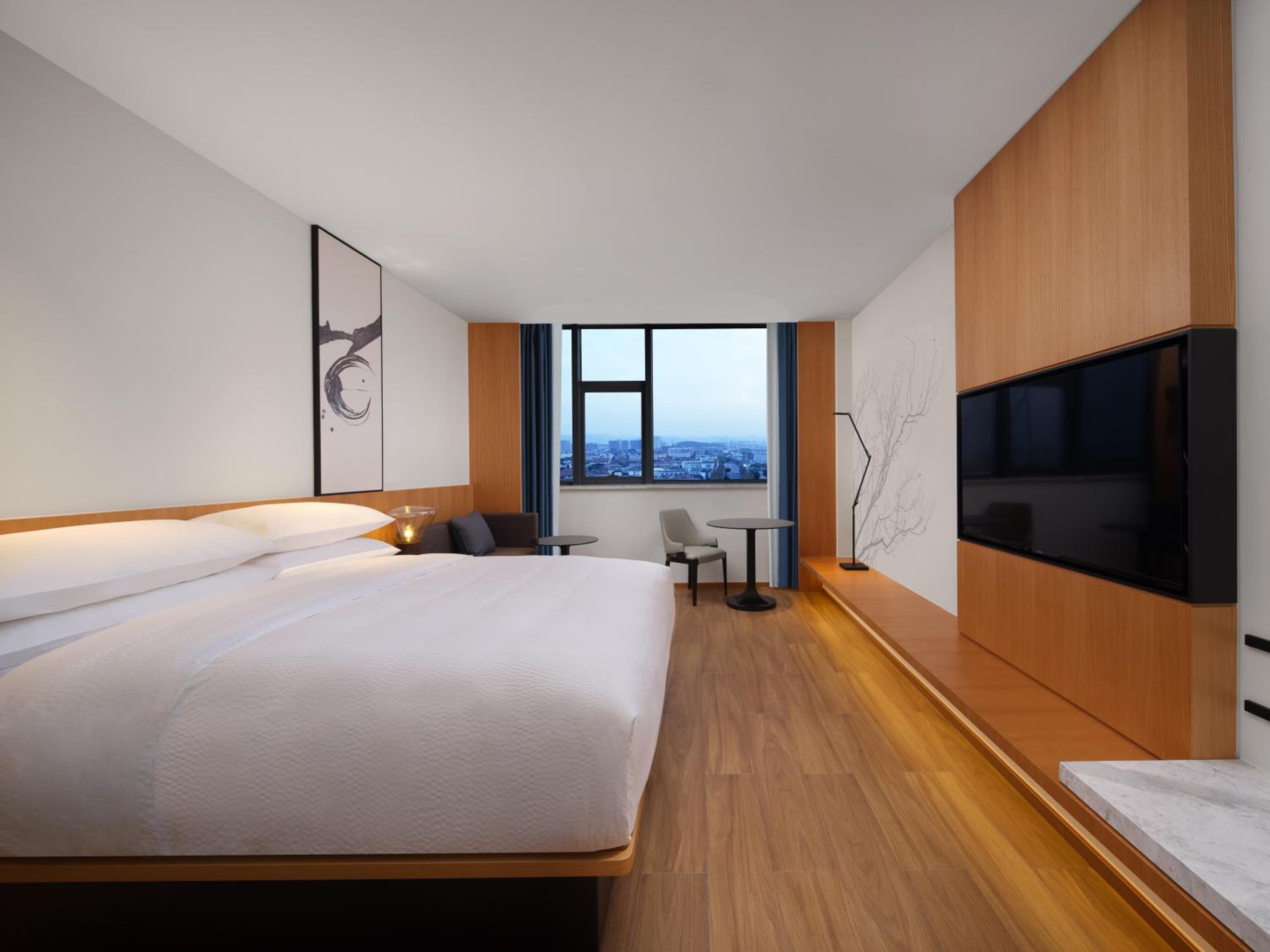 Standard King Room with City View