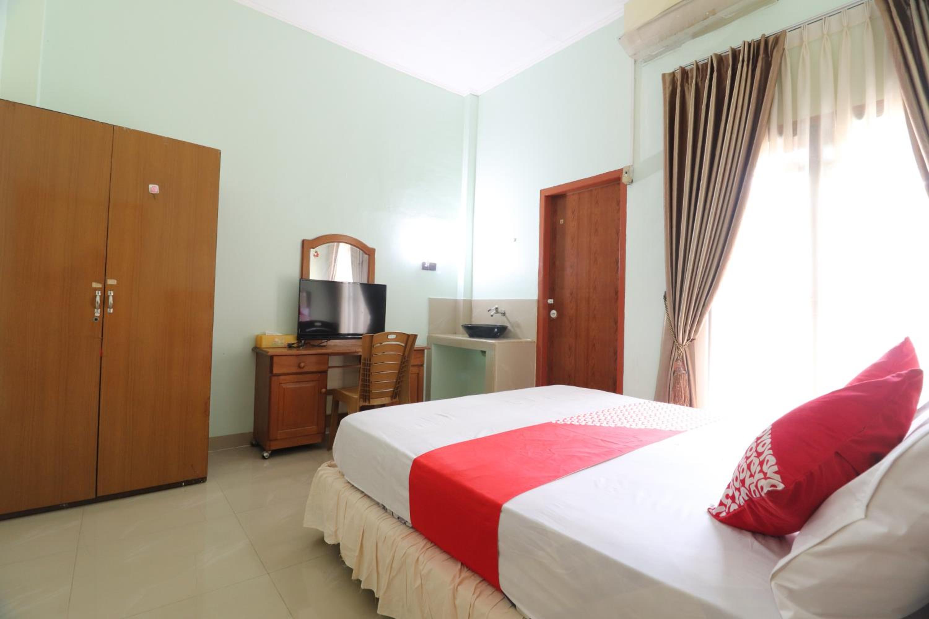 Standard King Room photo 3