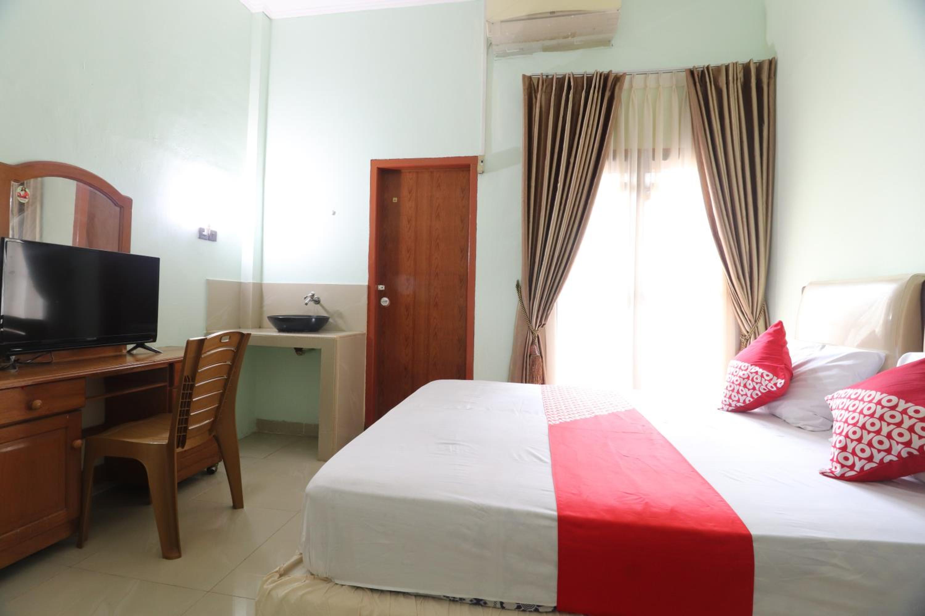 Standard King Room photo 2