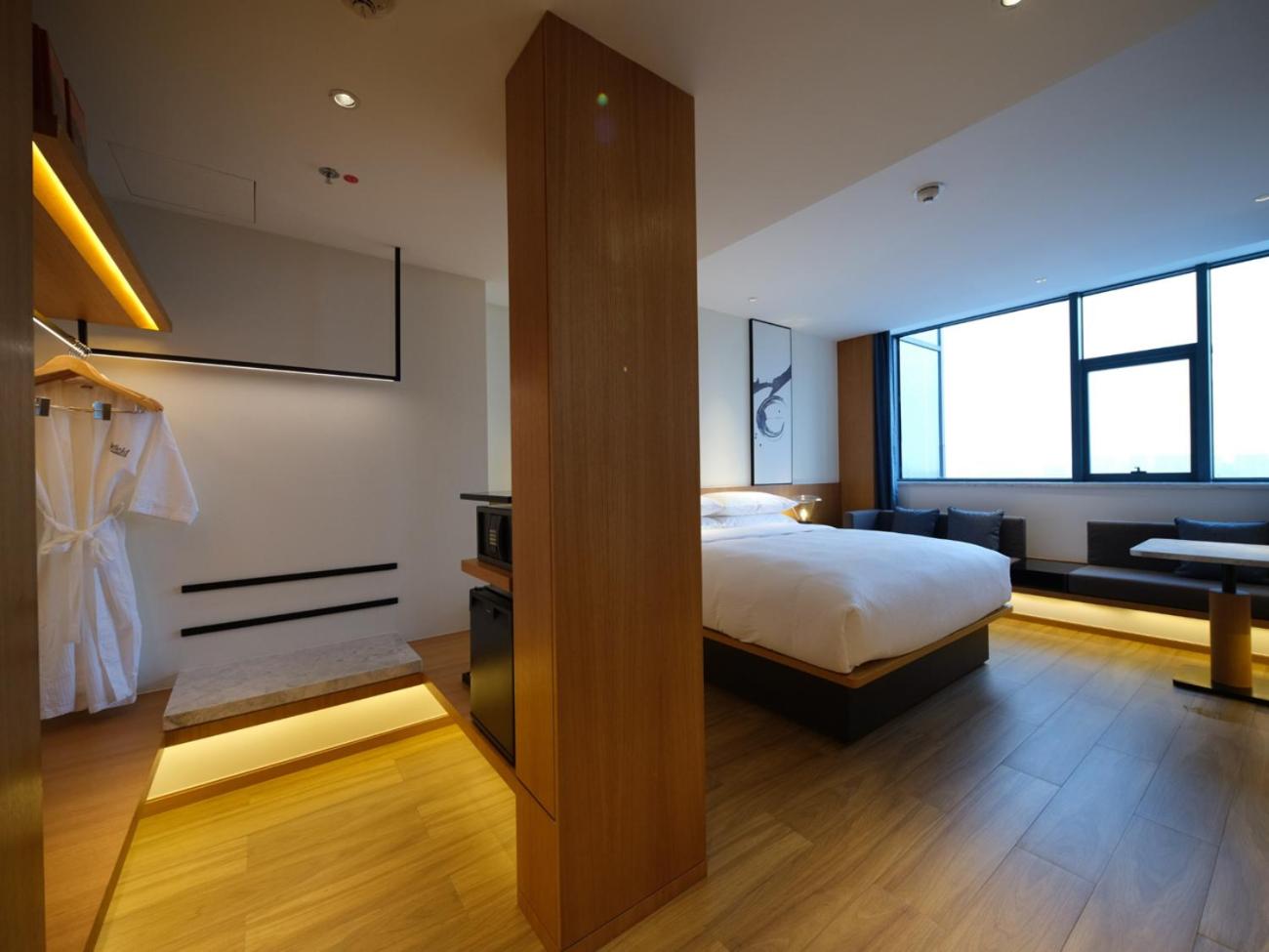 Business King Room with City View photo 3