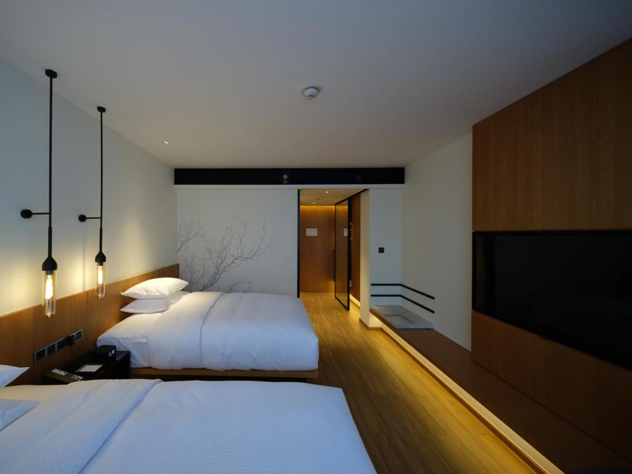 Standard Double Room with Two Double Beds and City View photo 3