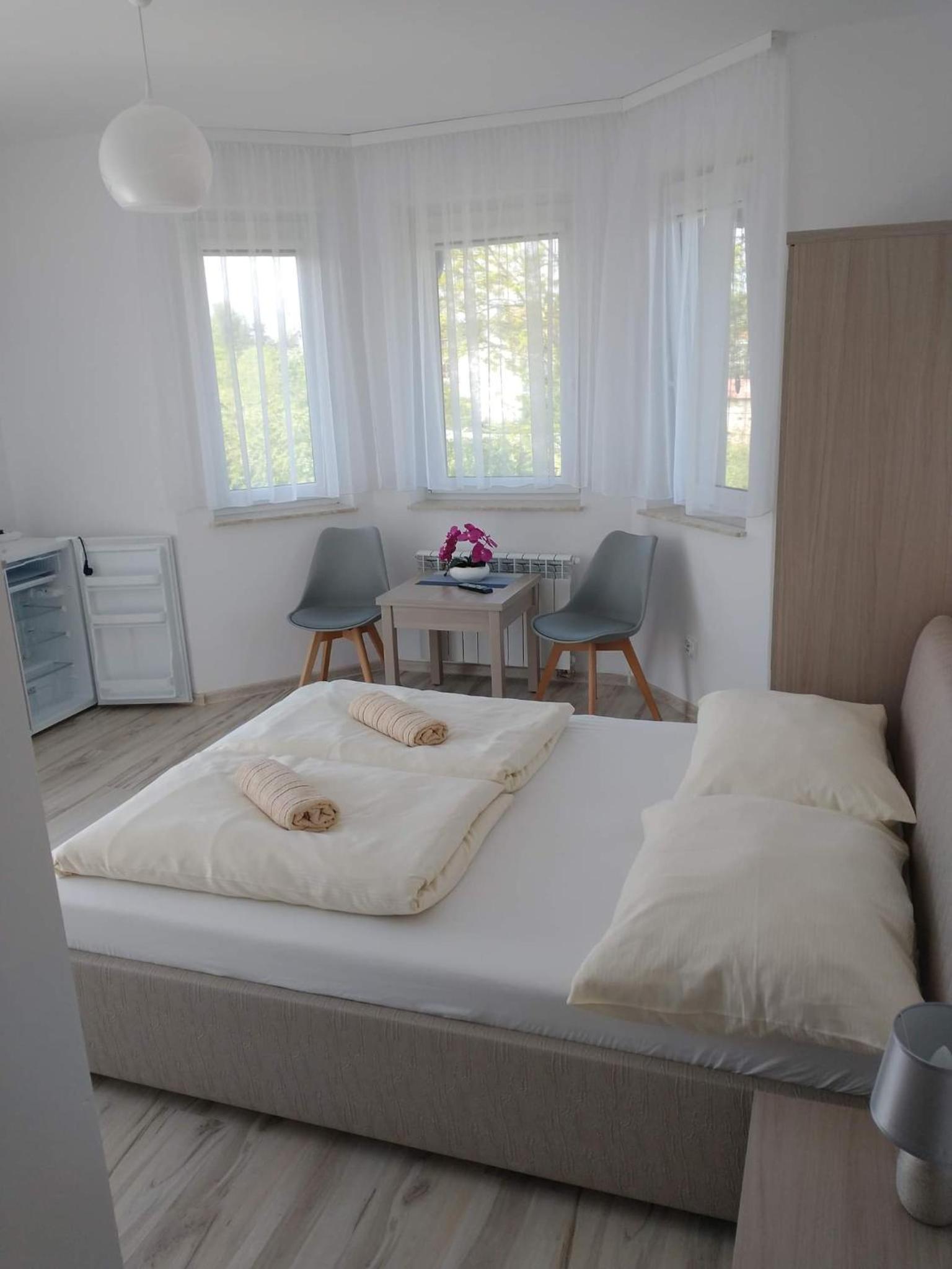 Deluxe Double Room with Balcony - Photo 7