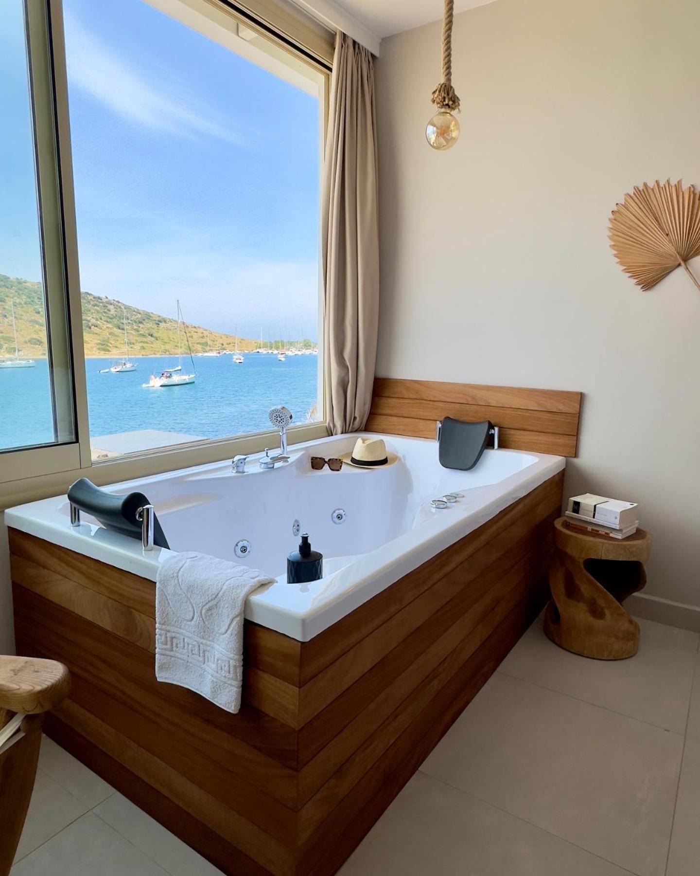 Double Room with Spa Bath - Photo 8