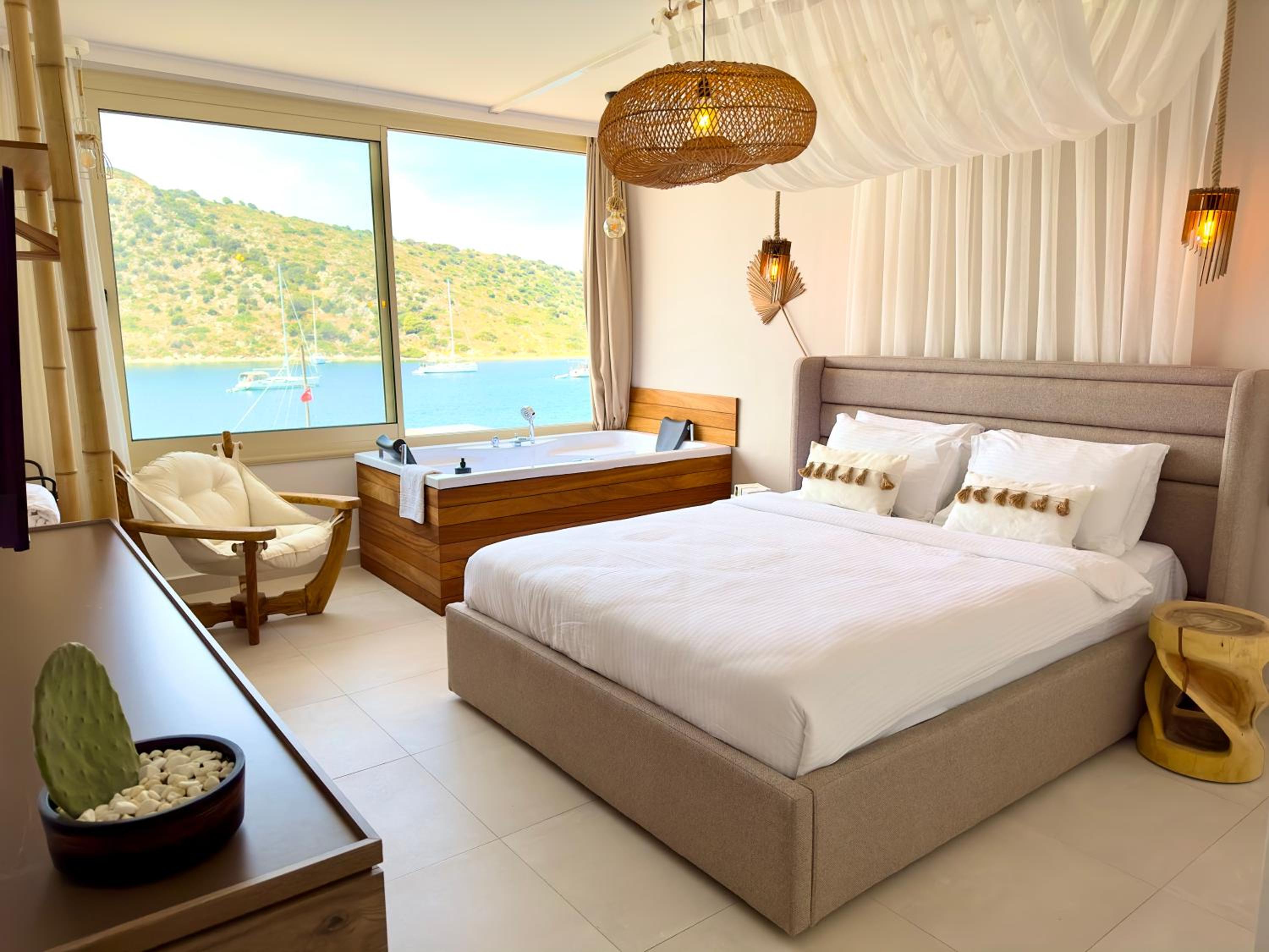 Double Room with Spa Bath - Photo 1