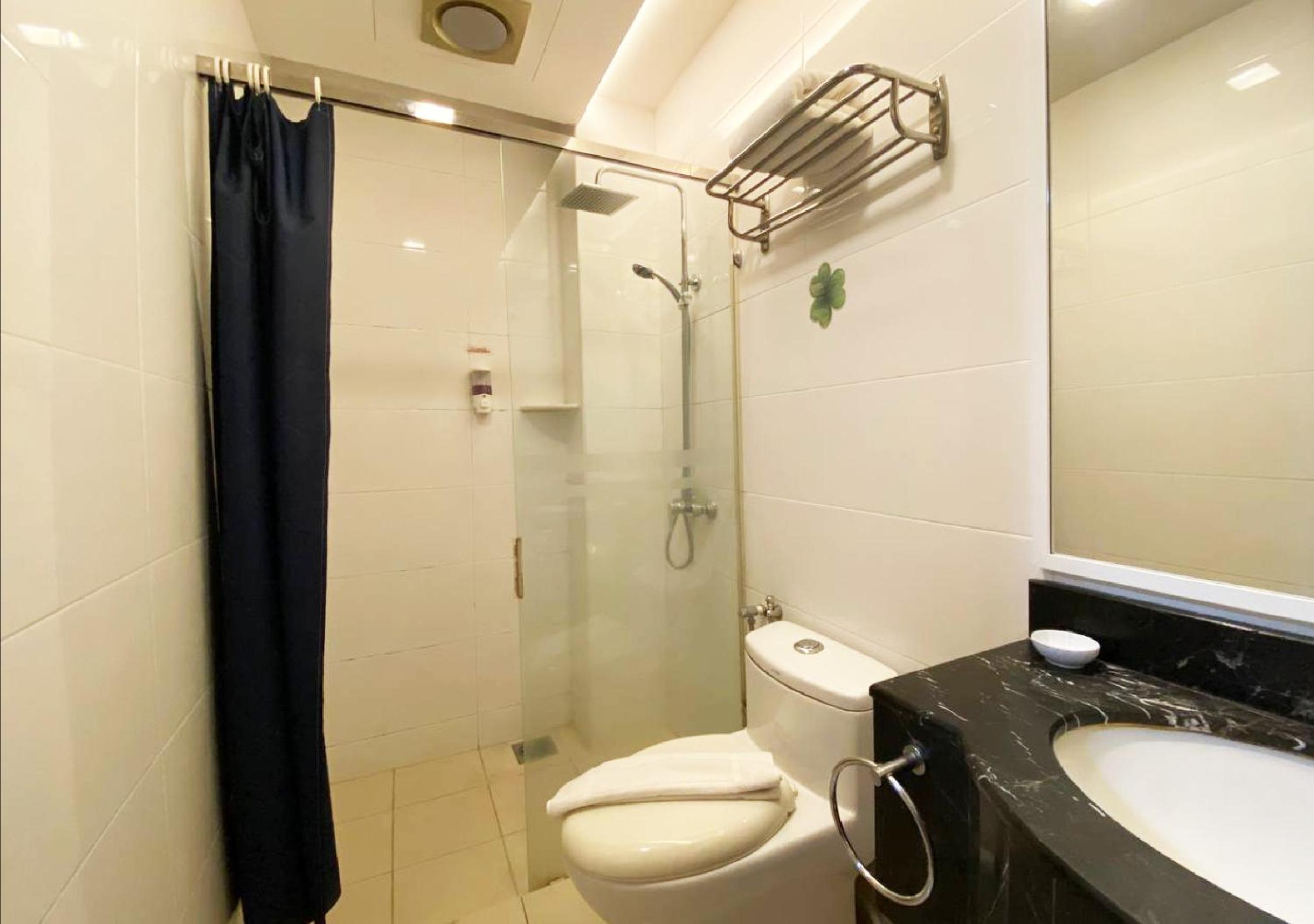 Single Room with Private Bathroom photo 2