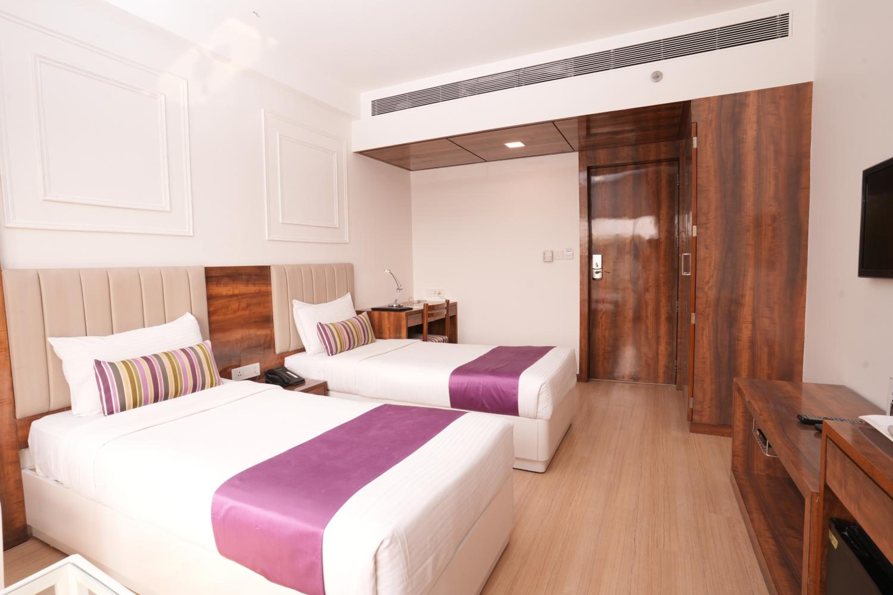 Deluxe Twin Room photo 2
