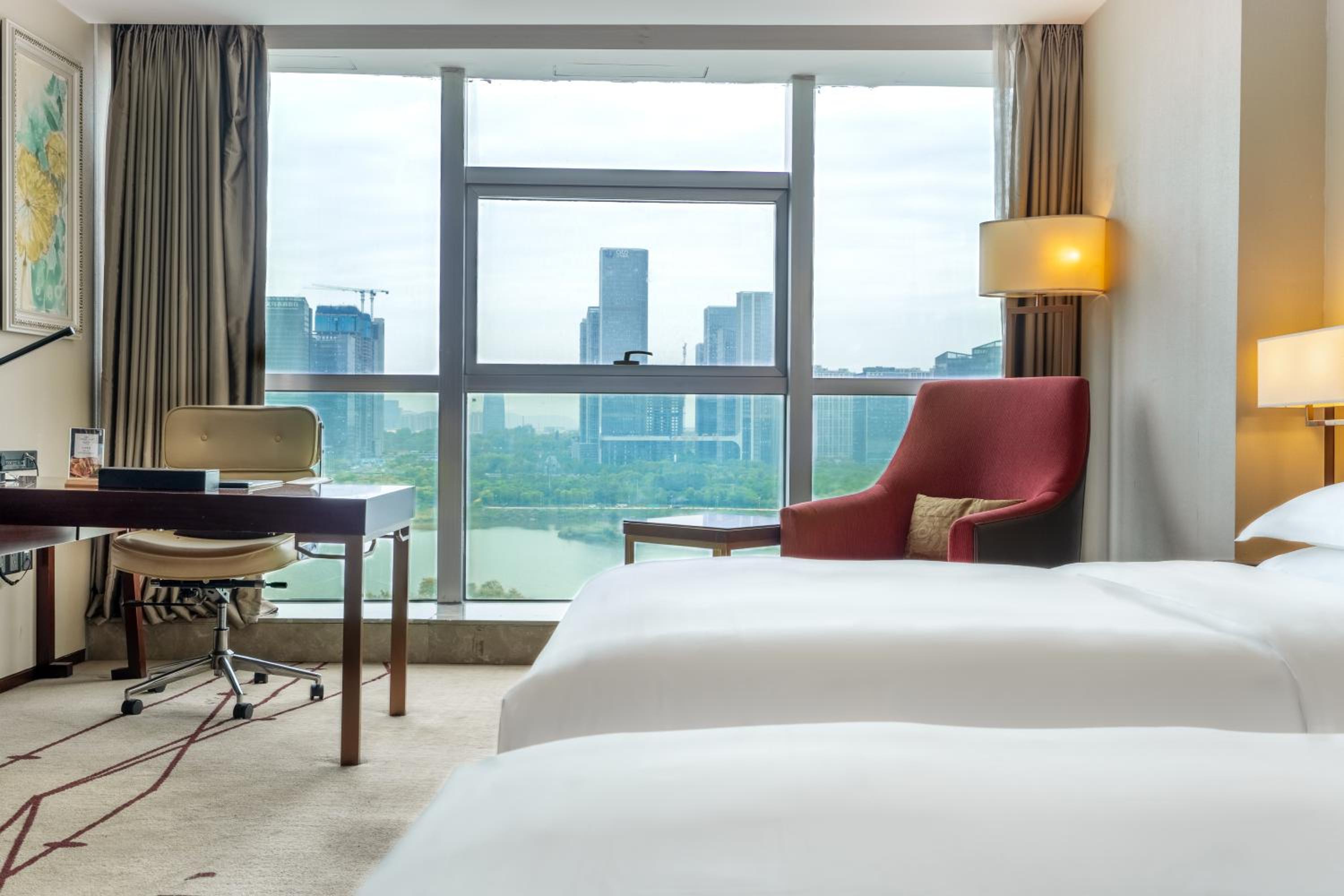 1 King Bed Standard City View photo 1