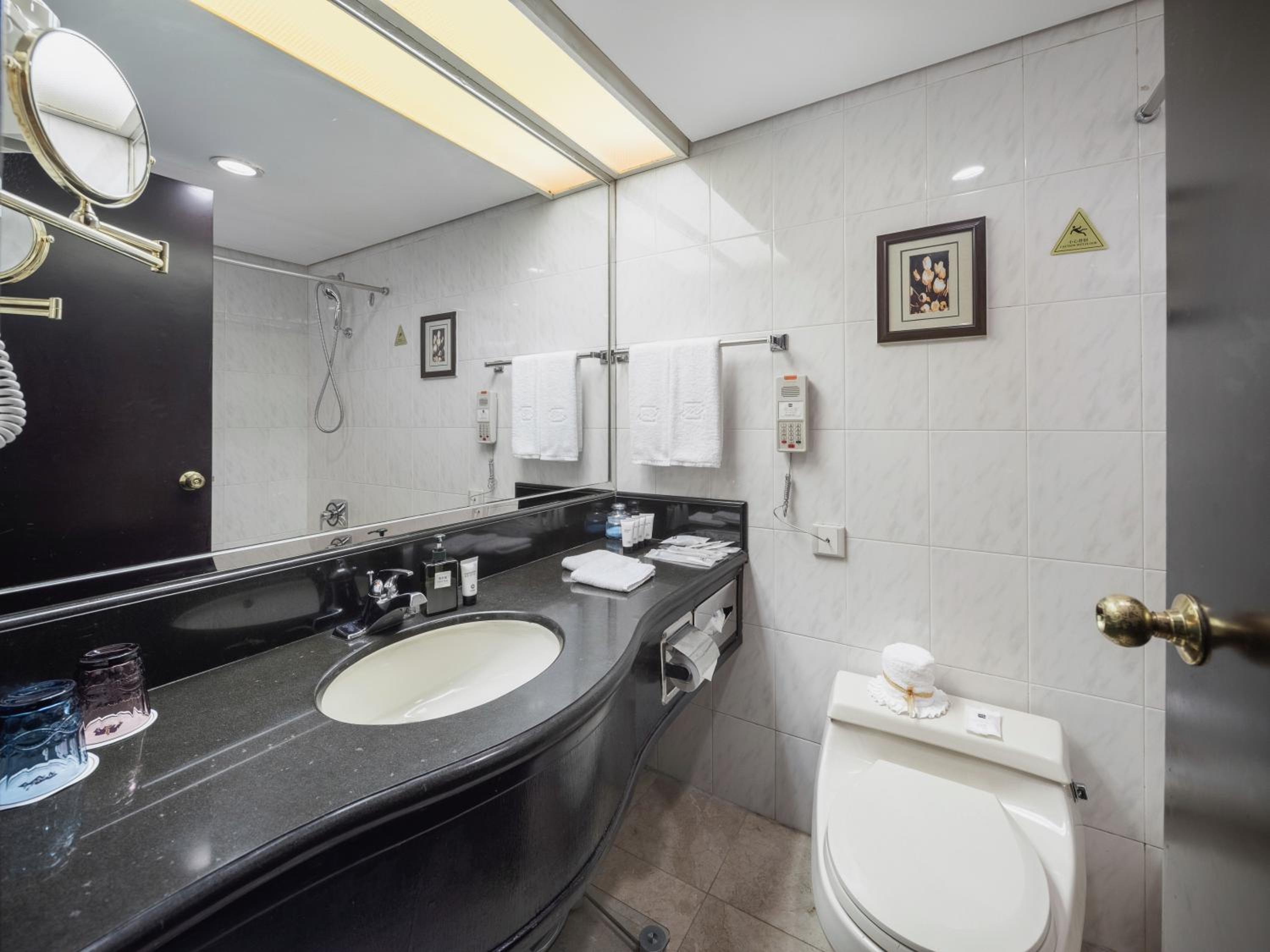 Business King Room(13th - 16th Floor) photo 3