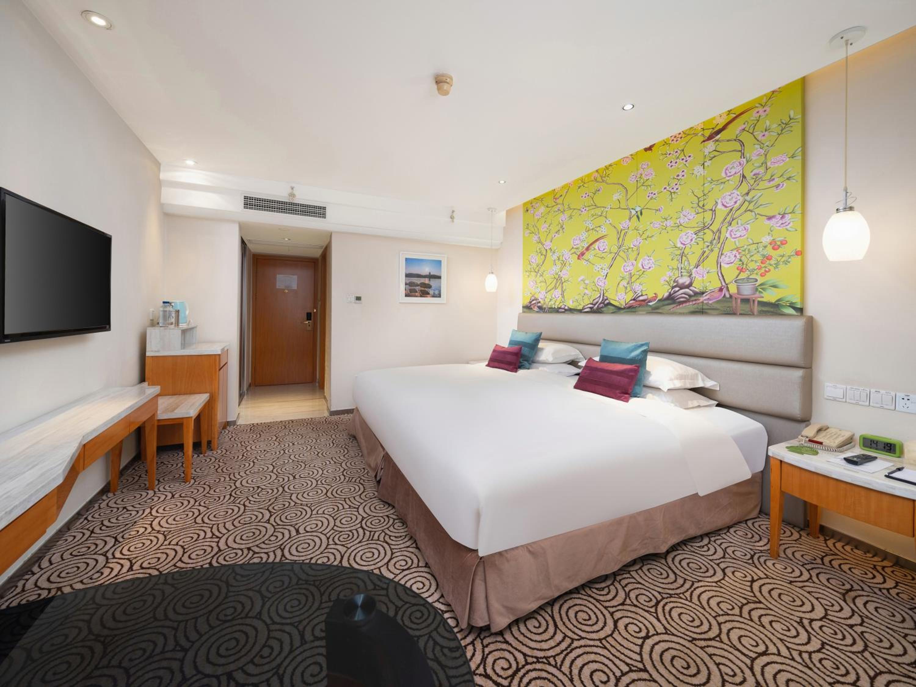 Elegant King Room(9th - 12th Floor) photo 2