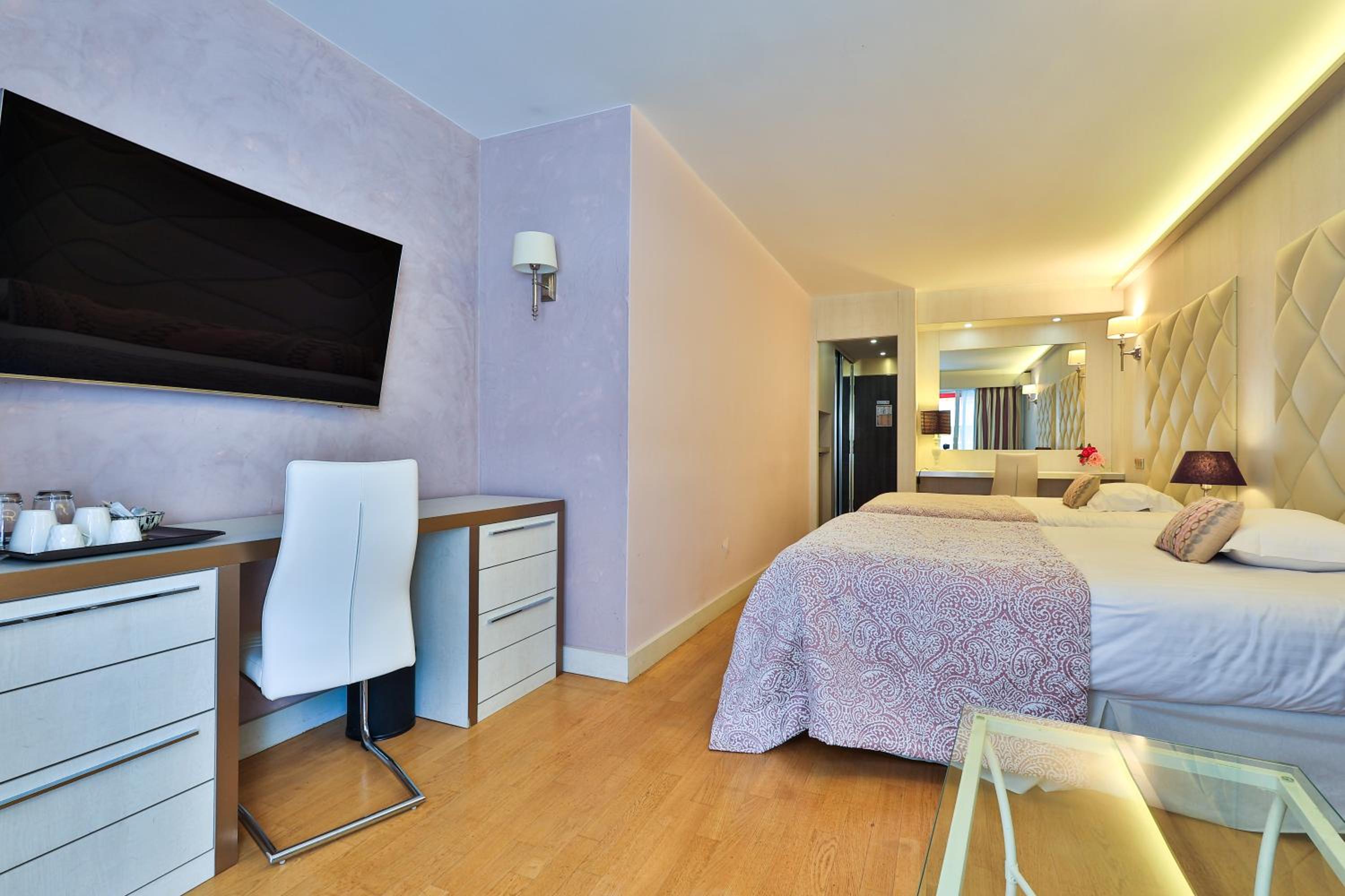 Privilege Double Room with Terrace - Photo 2