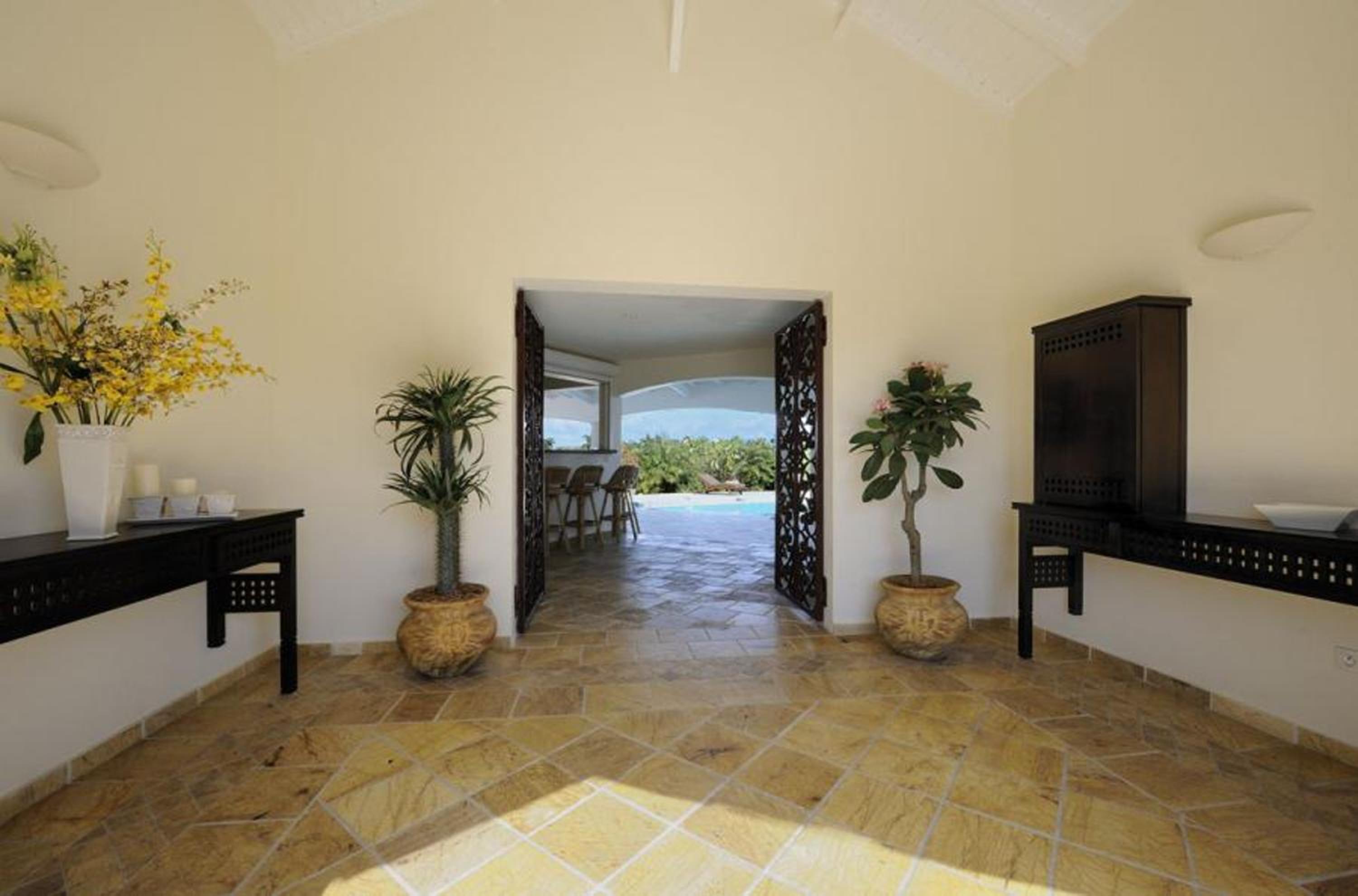 Five-Bedroom Villa photo 3