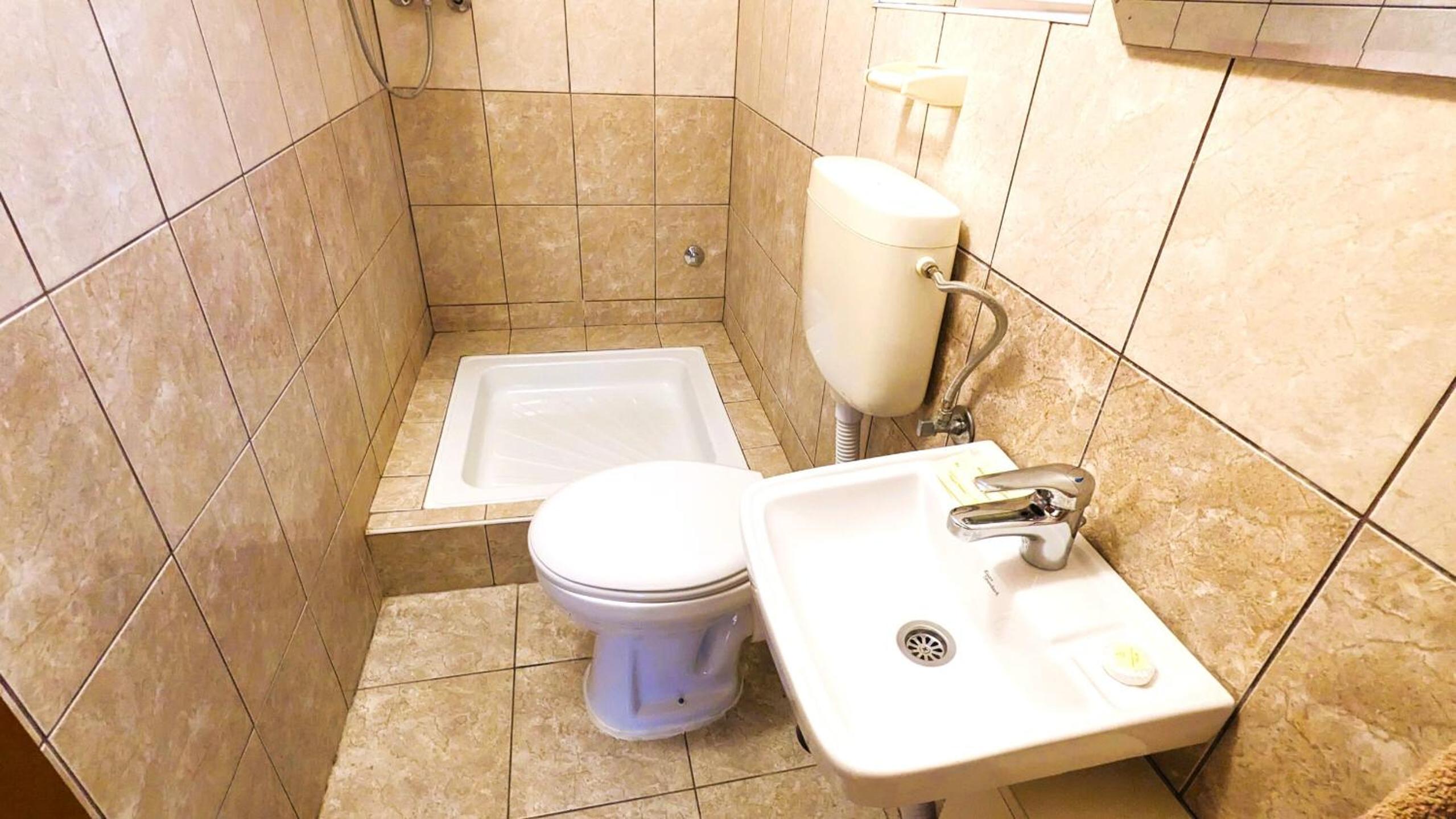 Apartment with Shower