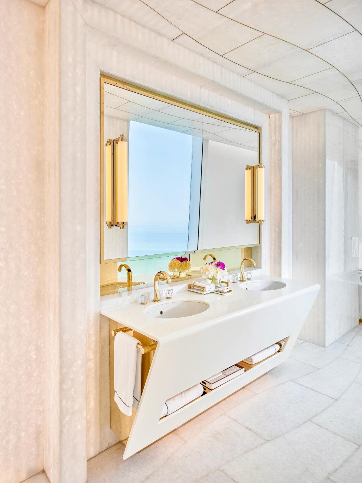 Grand Suite with Sea View - Photo 5