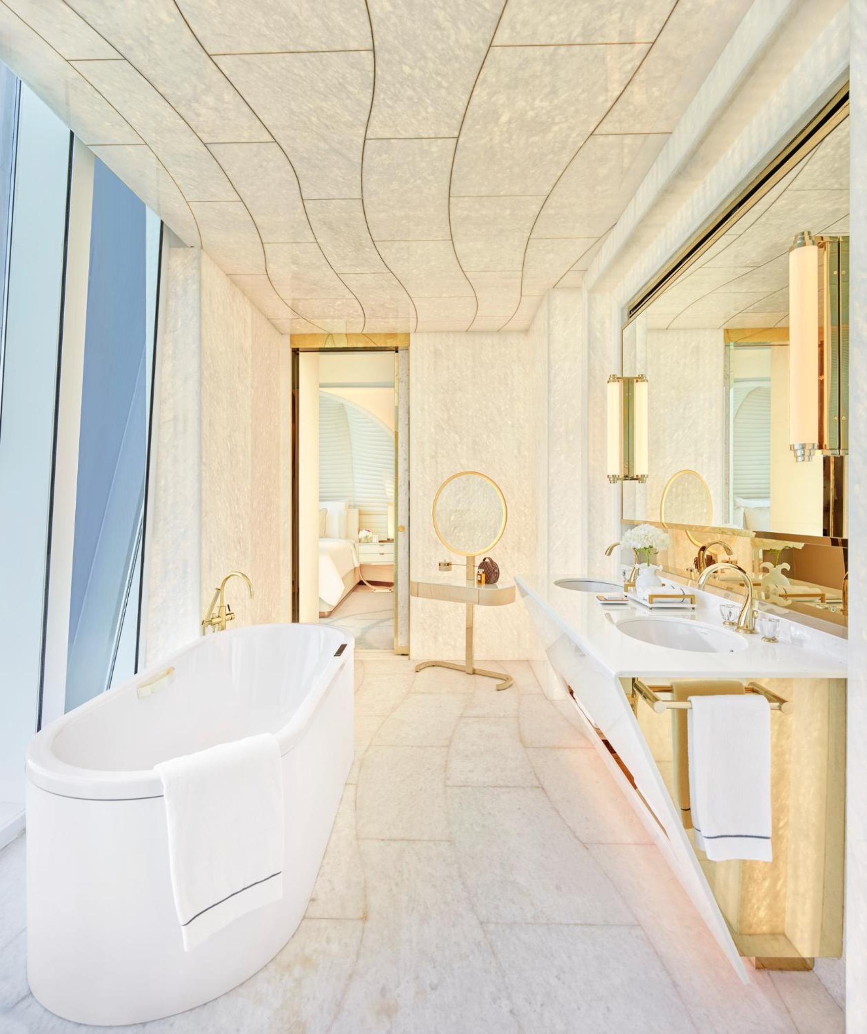 One-Bedroom Suite - Photo 4