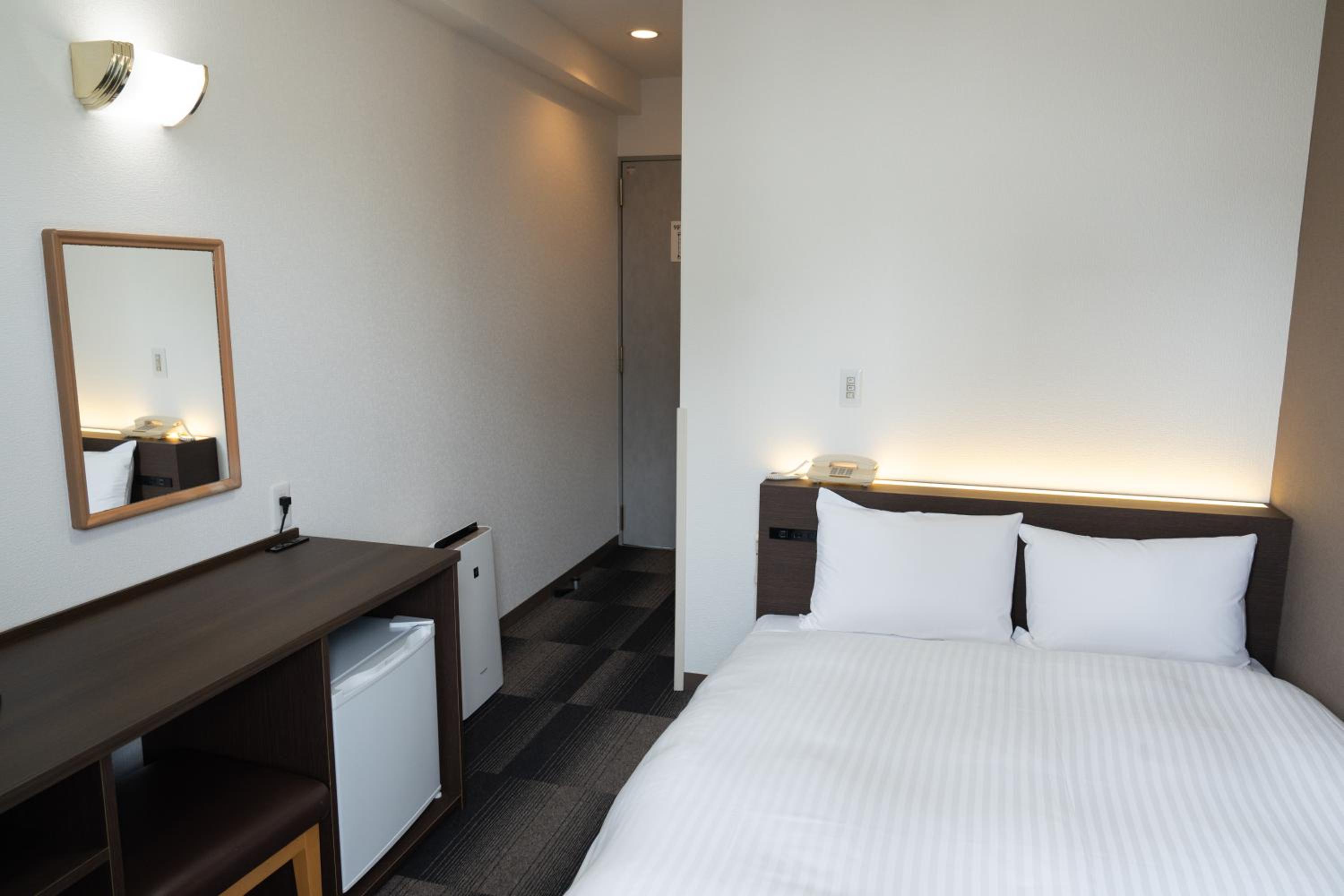 Double Room - Non-Smoking  - Photo 6