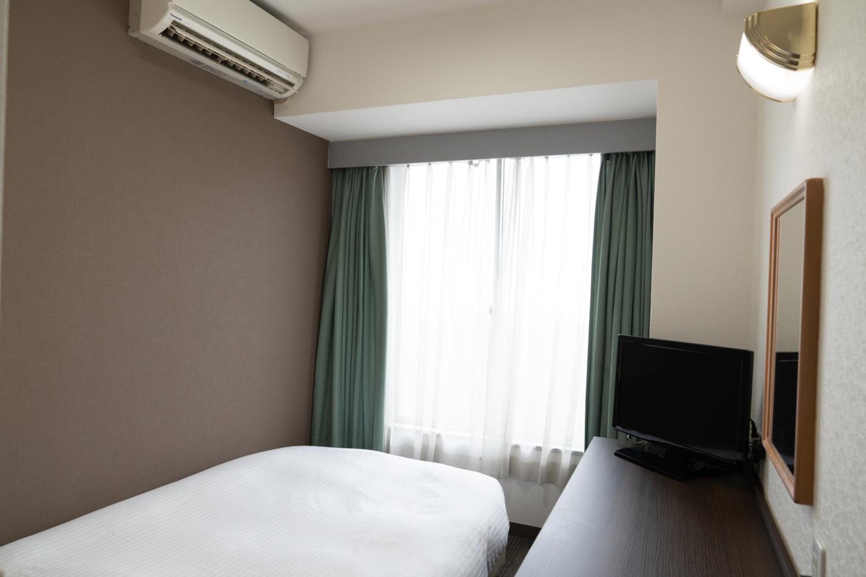 Single Room - Non-Smoking - Photo 1
