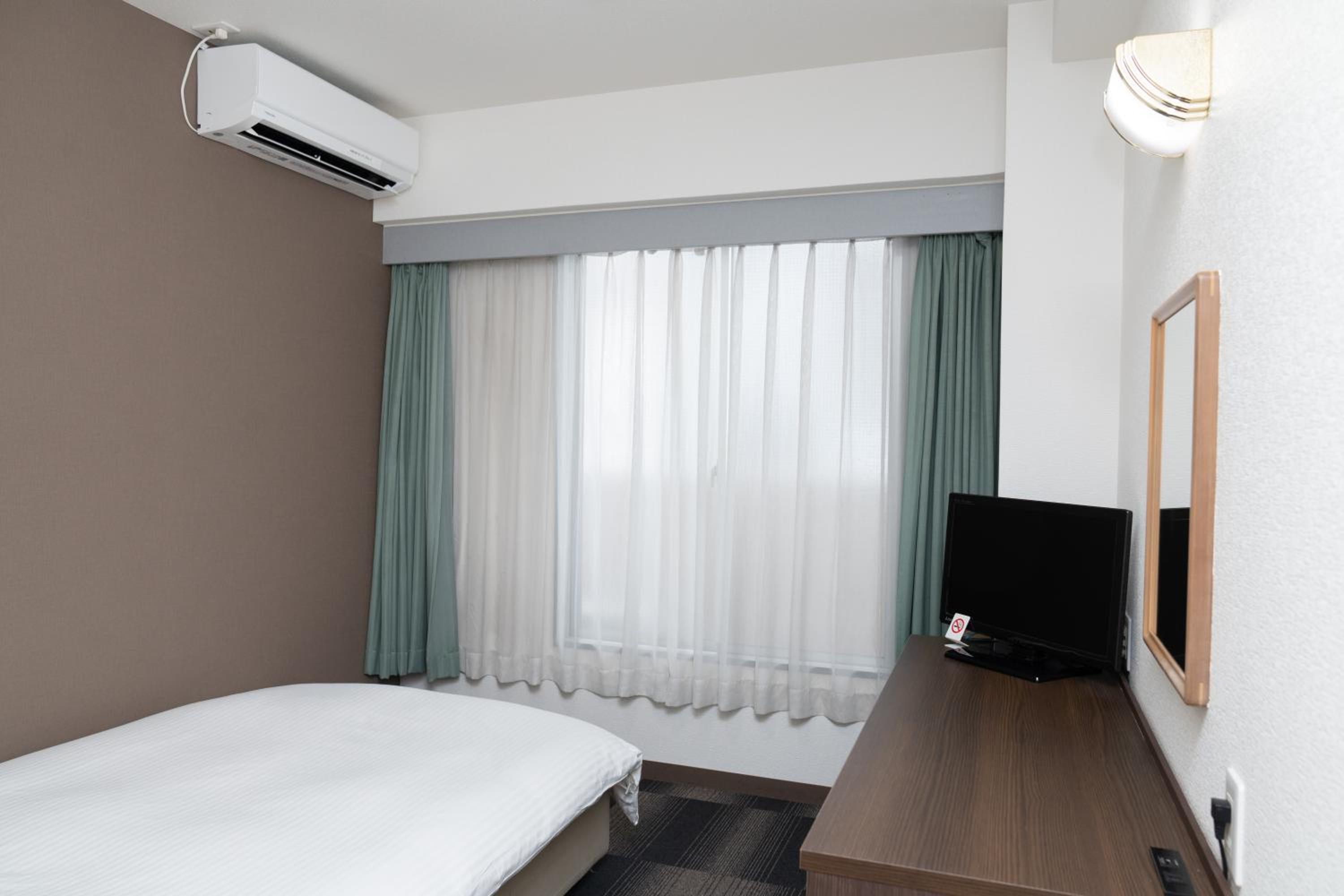 Double Room with Small Double Bed - Smoking - Photo 5