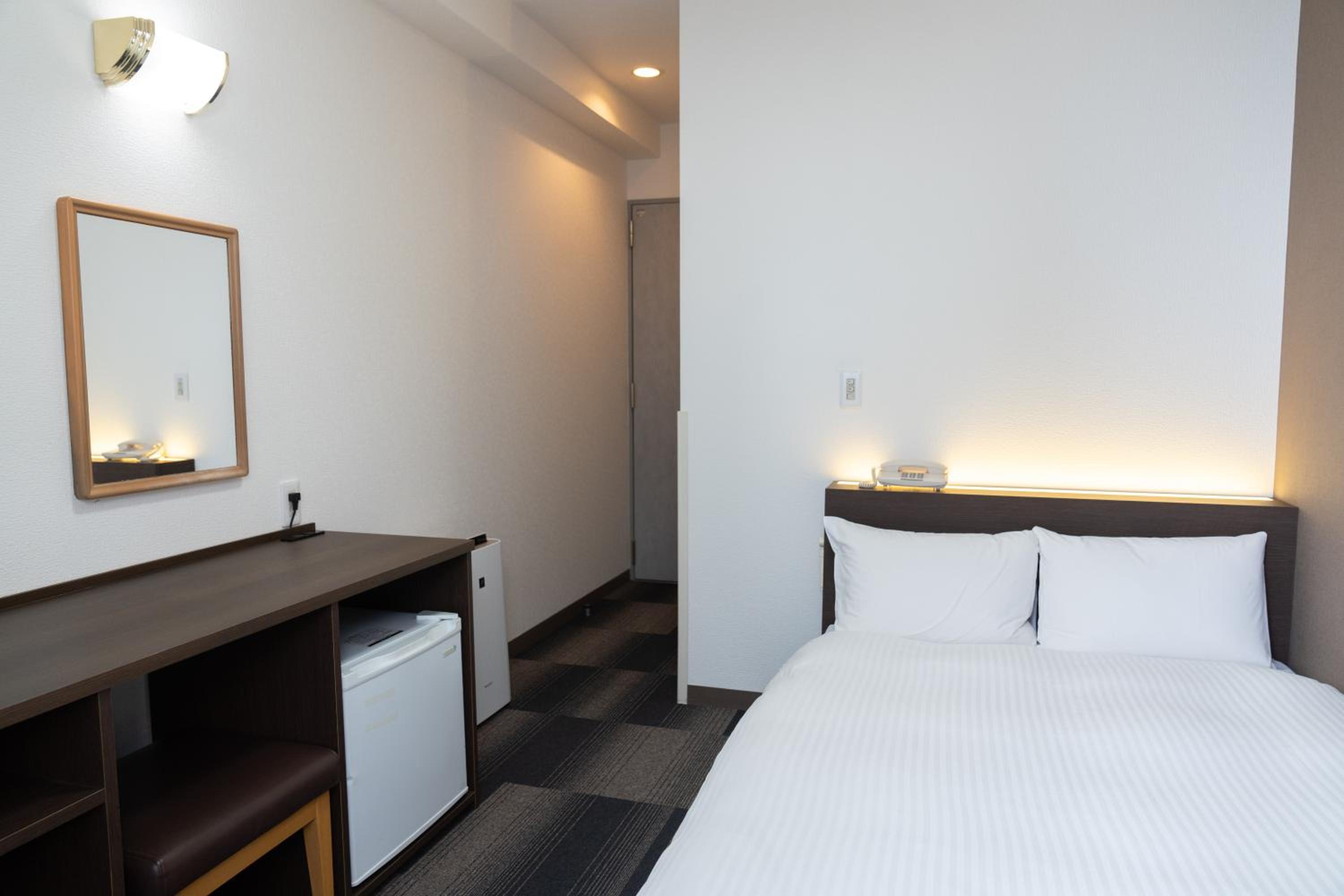 Double Room with Small Double Bed - Smoking - Photo 1