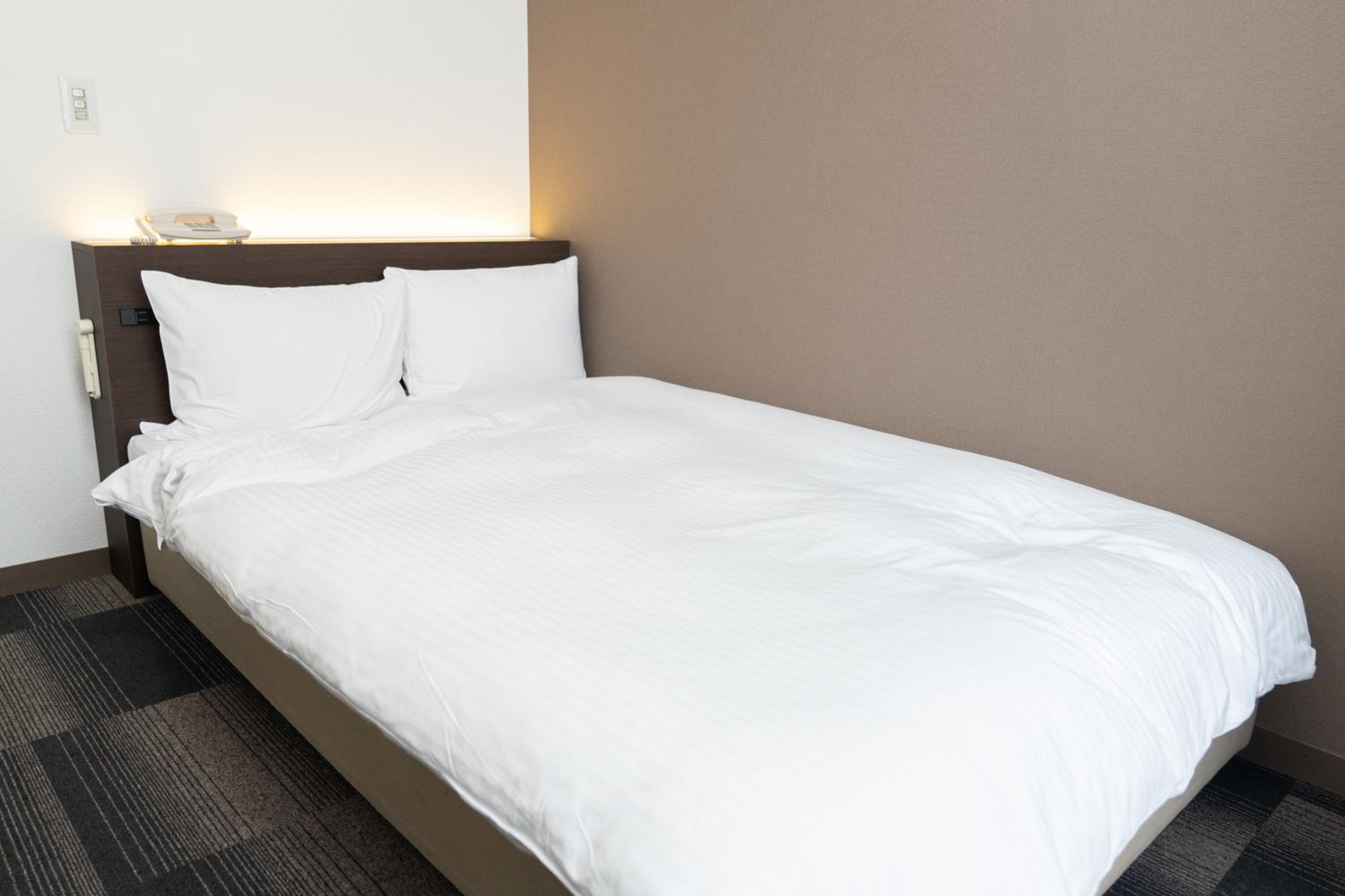 Double Room with Small Double Bed - Smoking - Photo 2