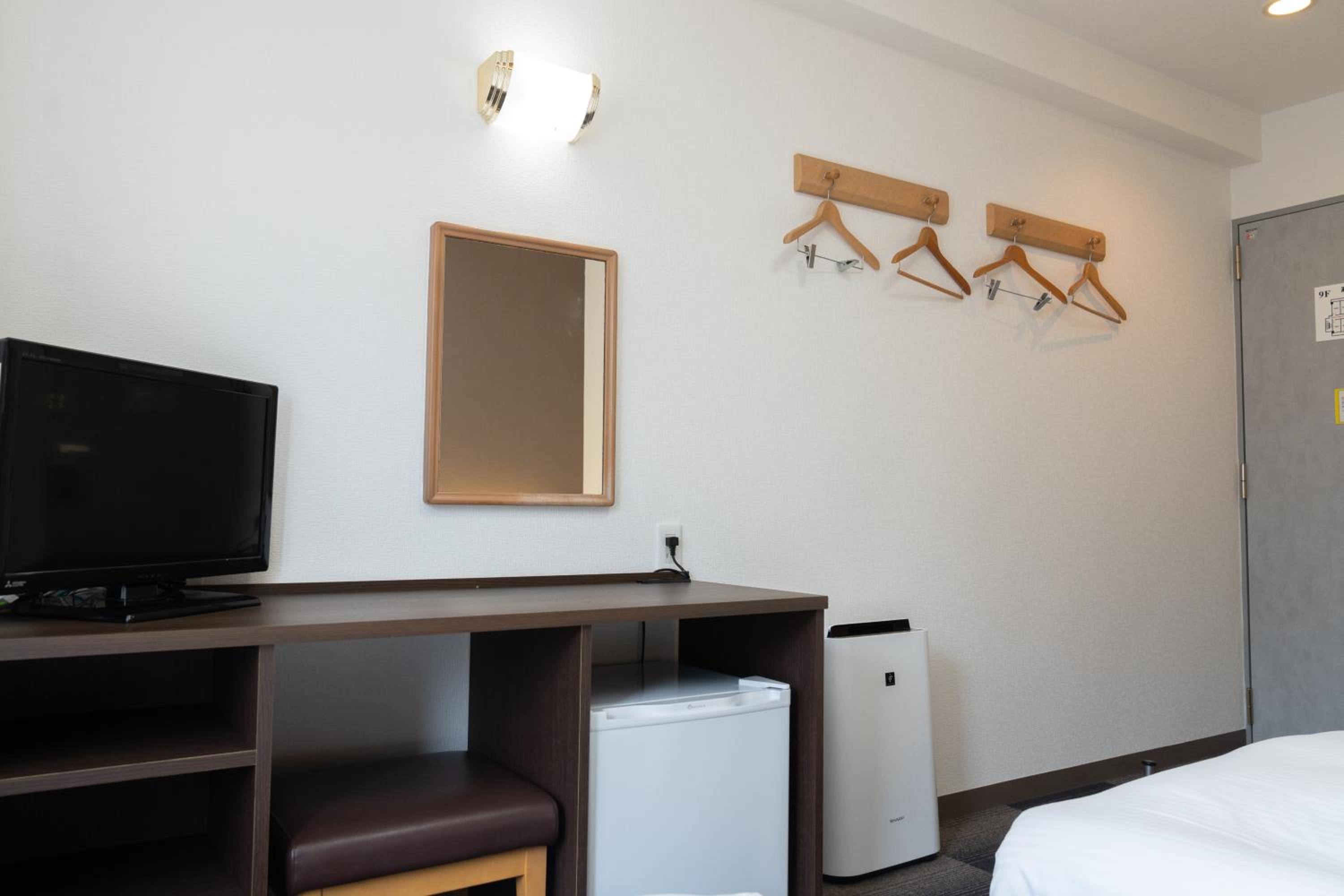 Twin Room - Smoking - Photo 5